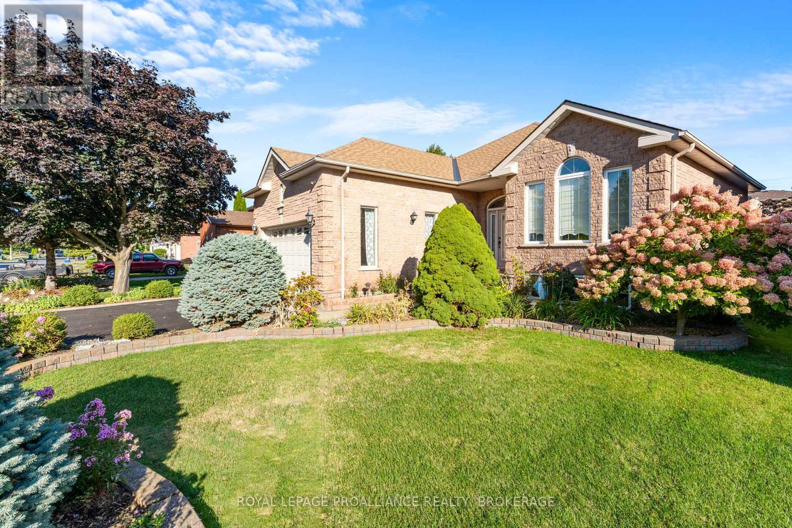 377 Briarwood Drive, Kingston, Ontario  K7M 7V2 - Photo 3 - X12435266