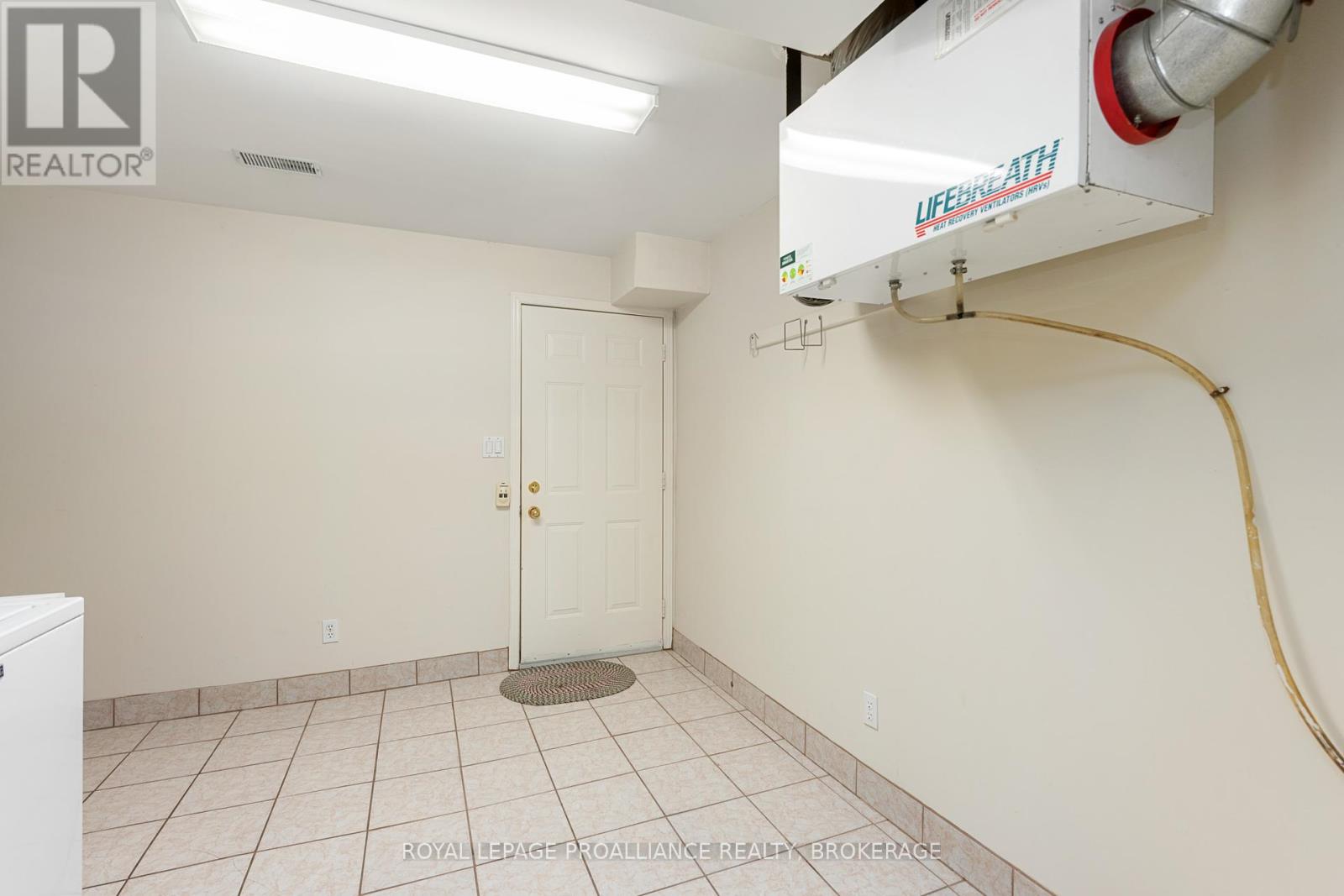 377 Briarwood Drive, Kingston, Ontario  K7M 7V2 - Photo 34 - X12435266