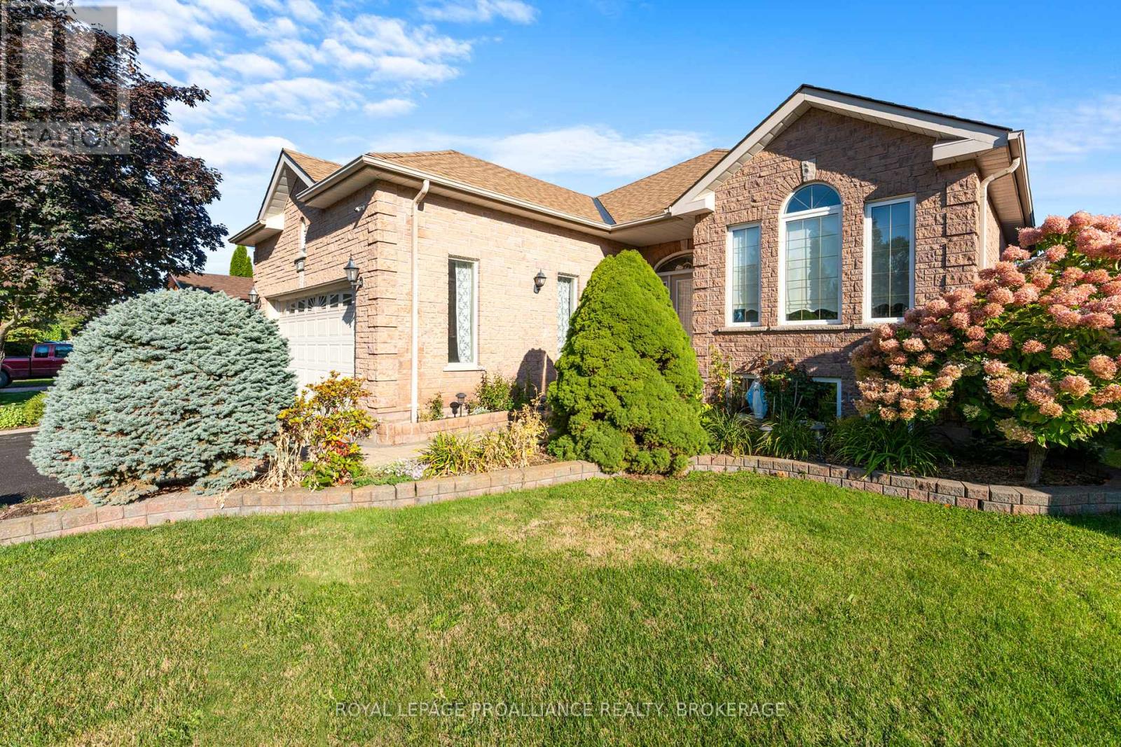 377 Briarwood Drive, Kingston, Ontario  K7M 7V2 - Photo 4 - X12435266