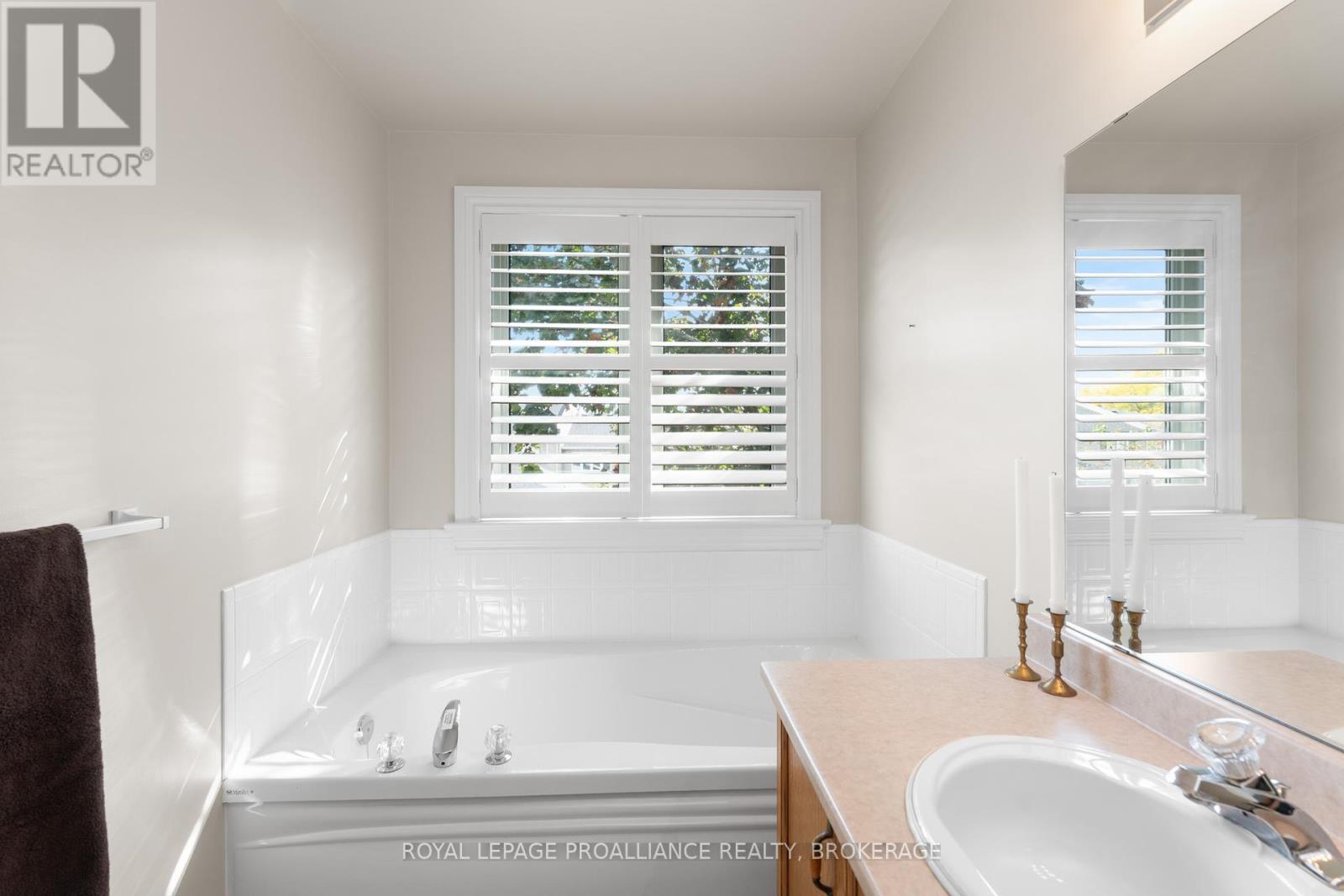 39 Mowat Avenue, Kingston, Ontario  K7M 8Y8 - Photo 24 - X12435337