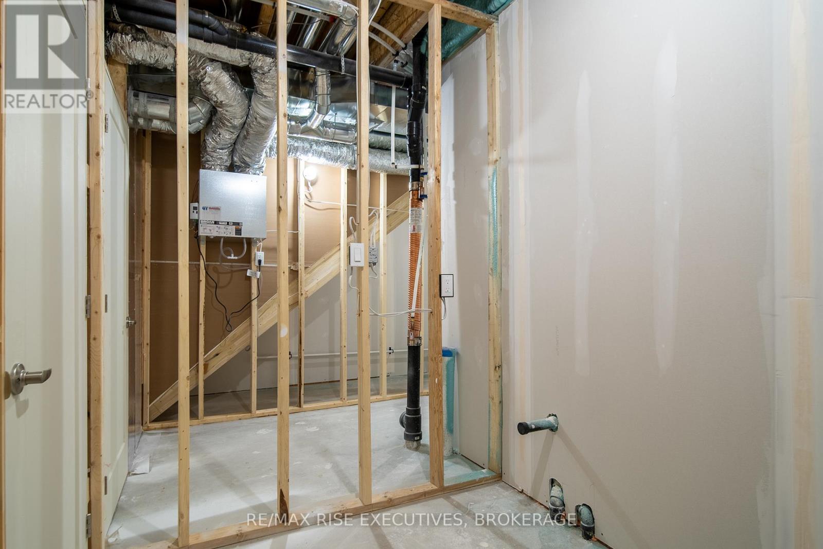 2703 Delmar Street, Kingston, Ontario K7P 0J1 - Photo 38 - X12436681