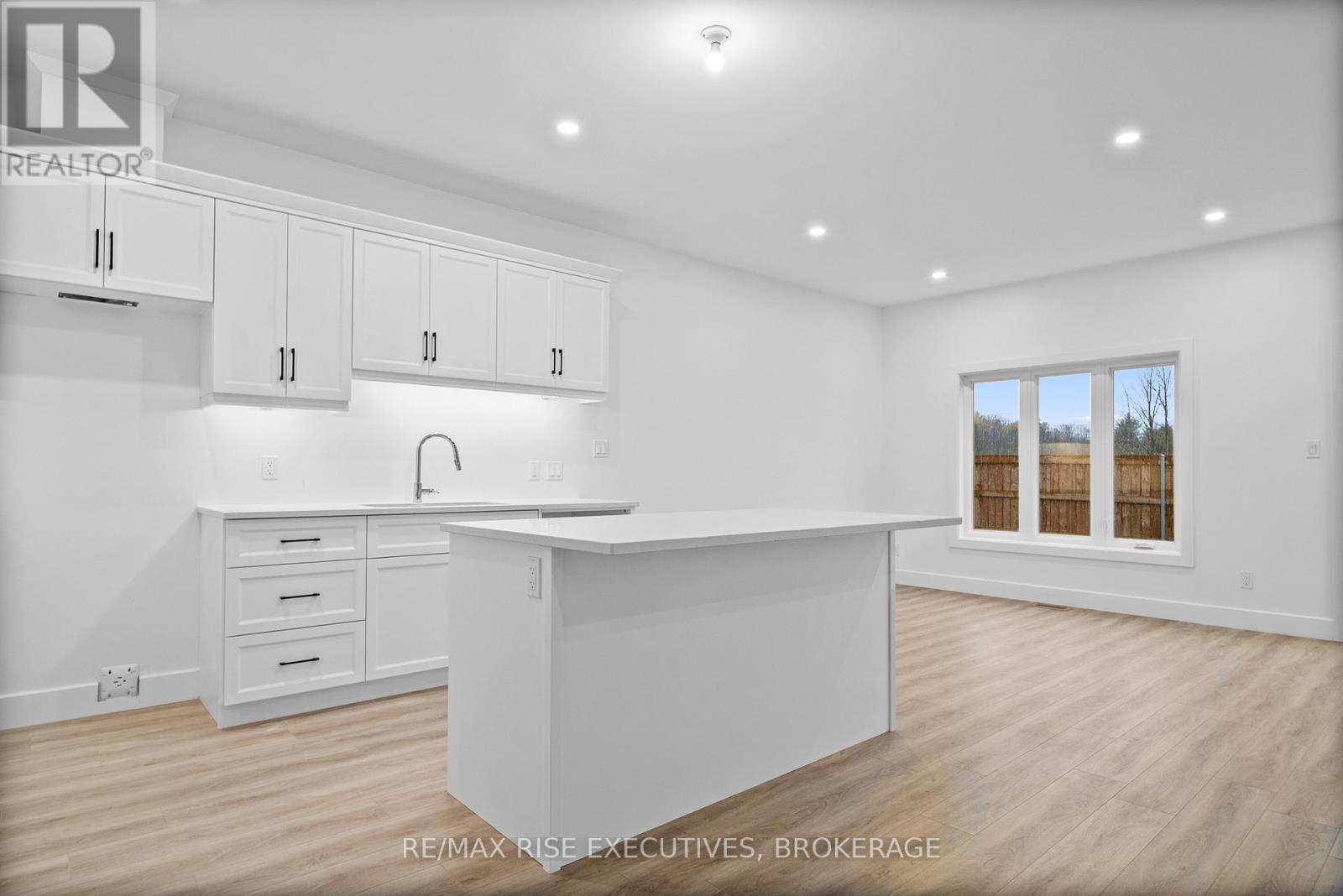 2703 Delmar Street, Kingston, Ontario K7P 0J1 - Photo 8 - X12436681