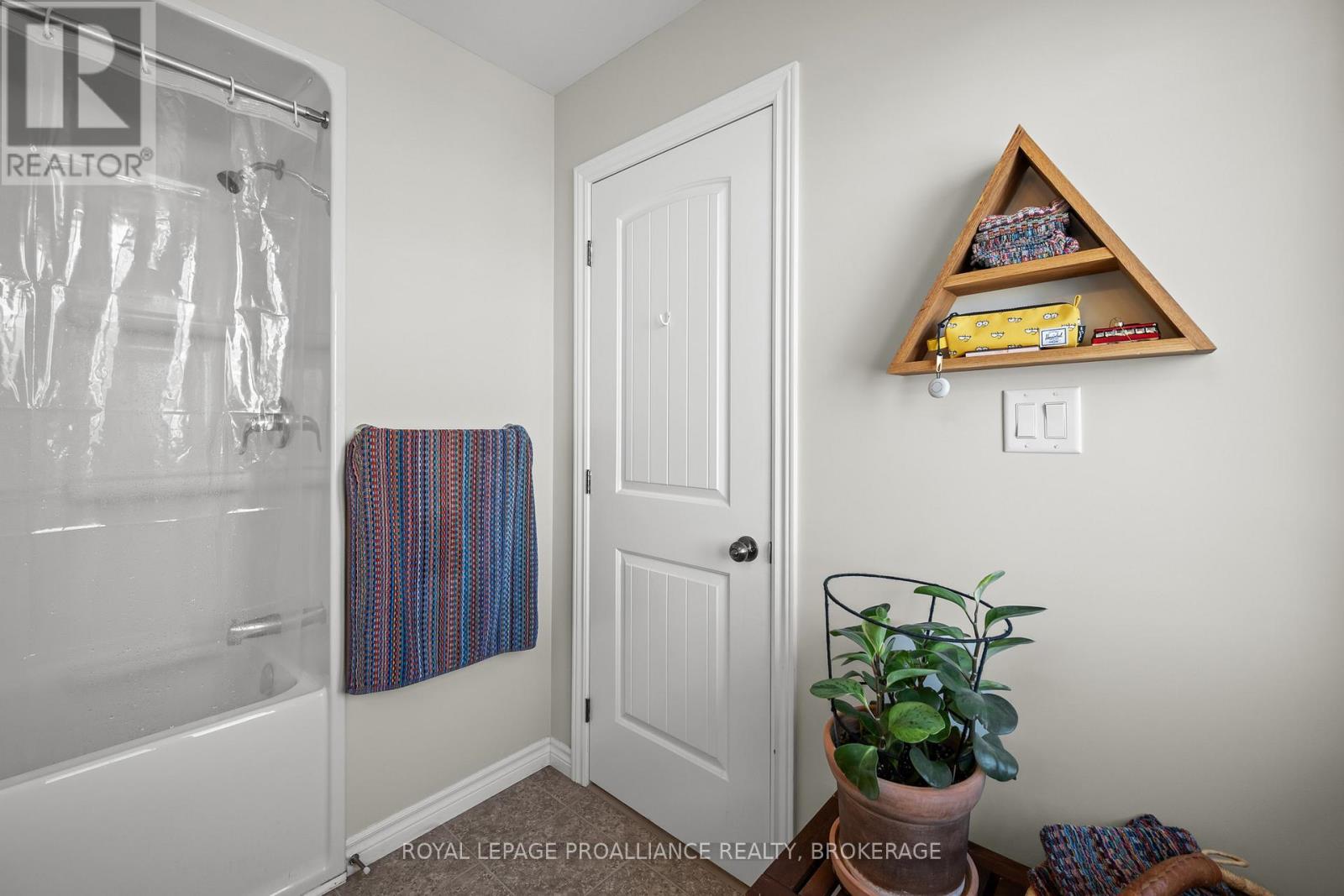 927 Blossom Street, Kingston, Ontario  K7P 0N2 - Photo 24 - X12439747