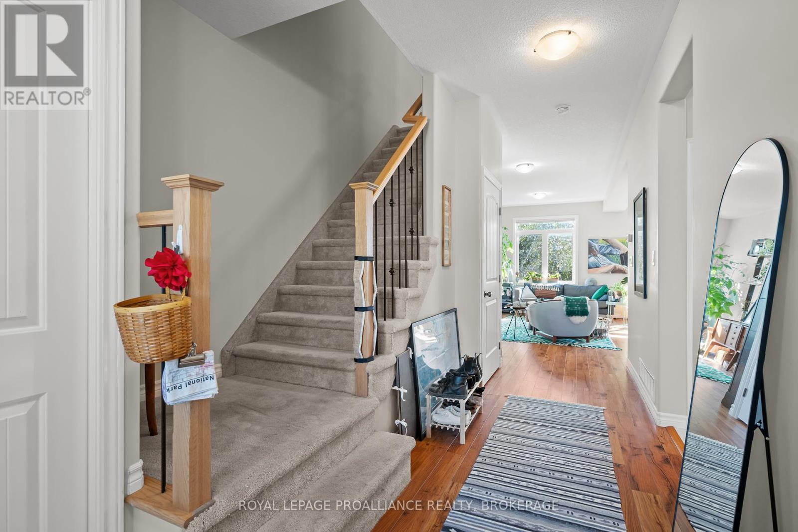 927 Blossom Street, Kingston, Ontario  K7P 0N2 - Photo 3 - X12439747