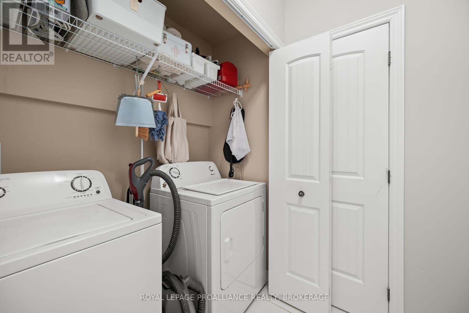 927 Blossom Street, Kingston, Ontario  K7P 0N2 - Photo 6 - X12439747