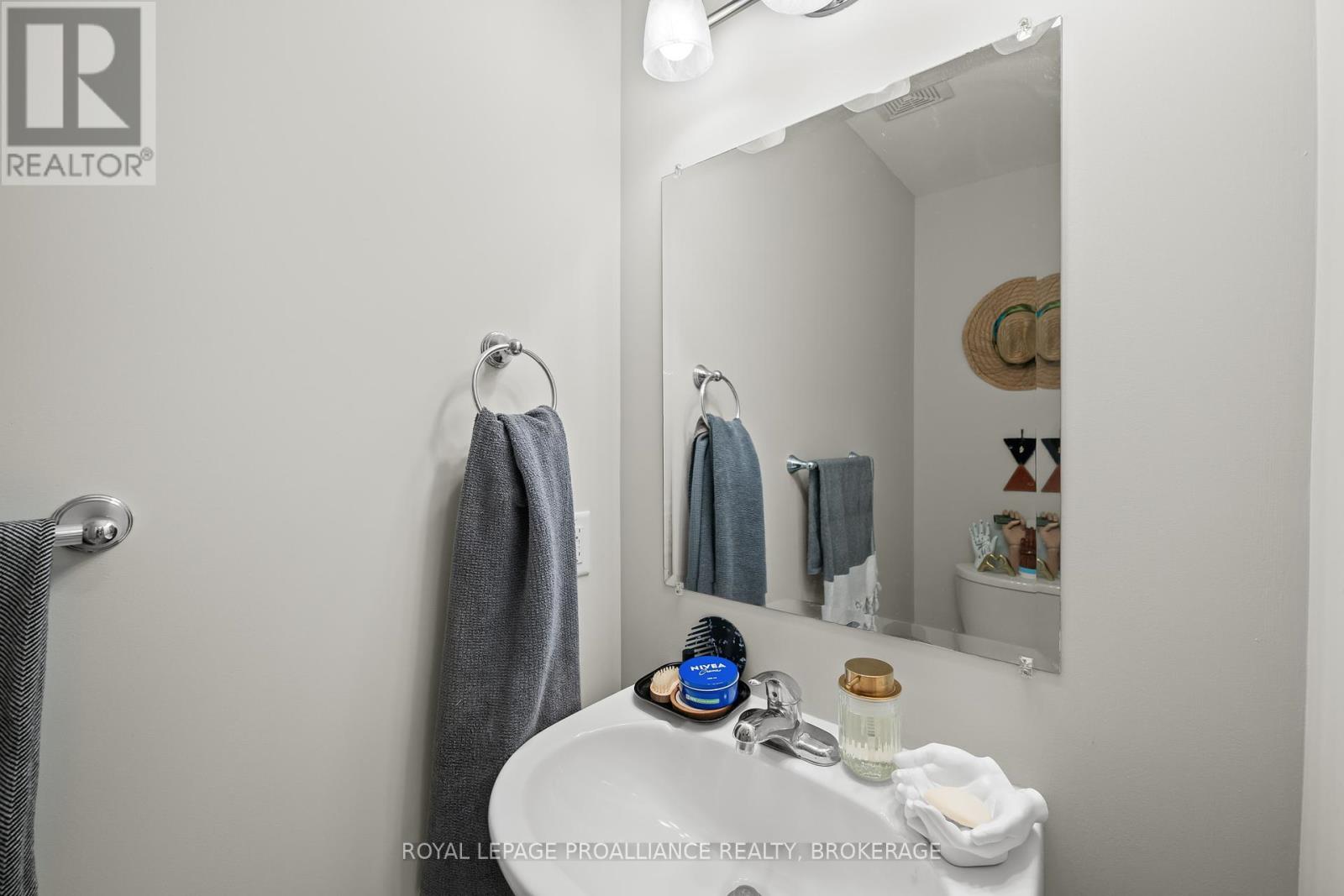 927 Blossom Street, Kingston, Ontario  K7P 0N2 - Photo 7 - X12439747