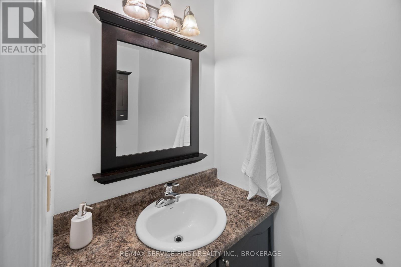 199 Splinter Court, Kingston, Ontario K7M 7Z3 - Photo 16 - X12440094