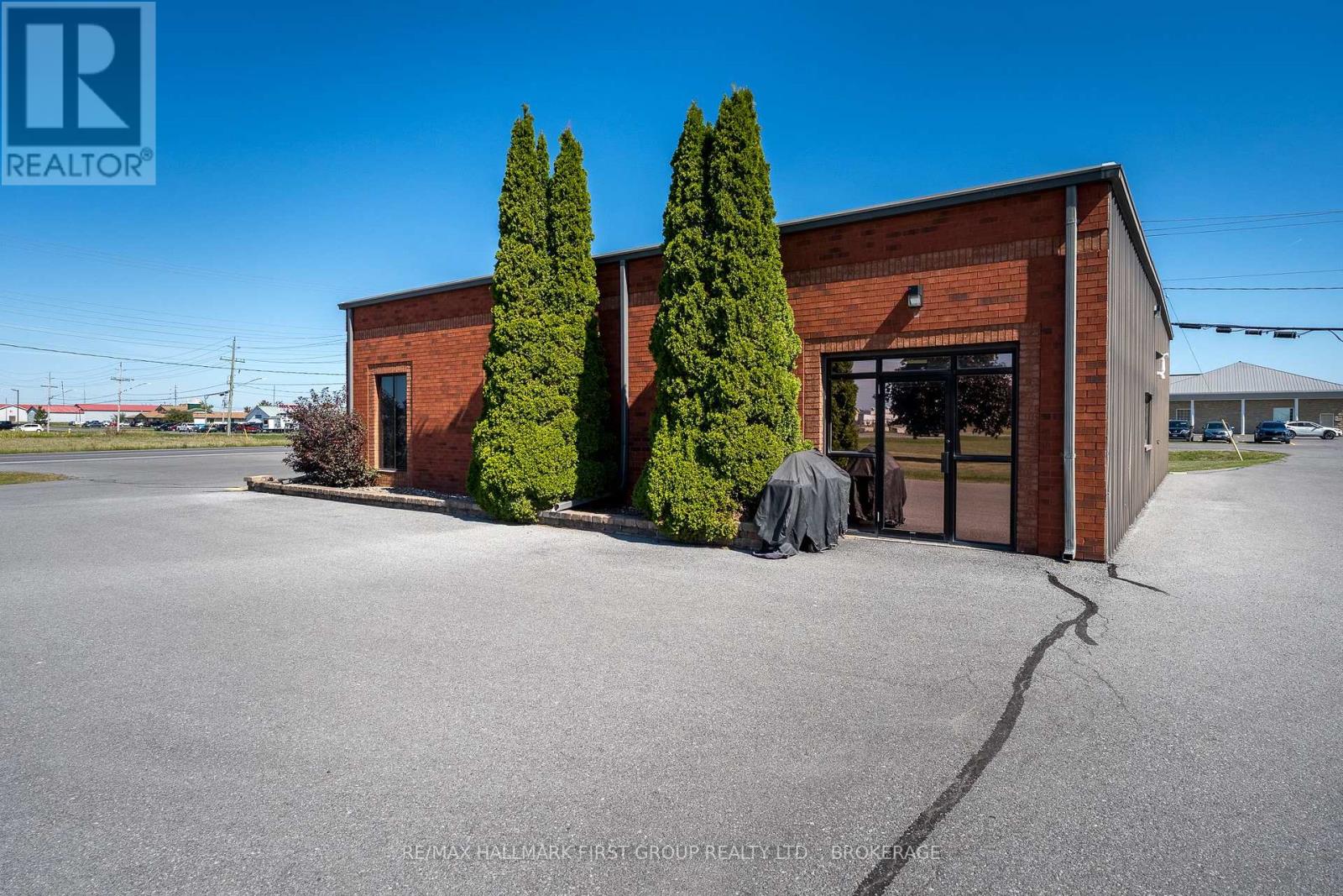 90 Industrial Boulevard, Greater Napanee, Ontario K7R 4B7 - Photo 6 - X12441096