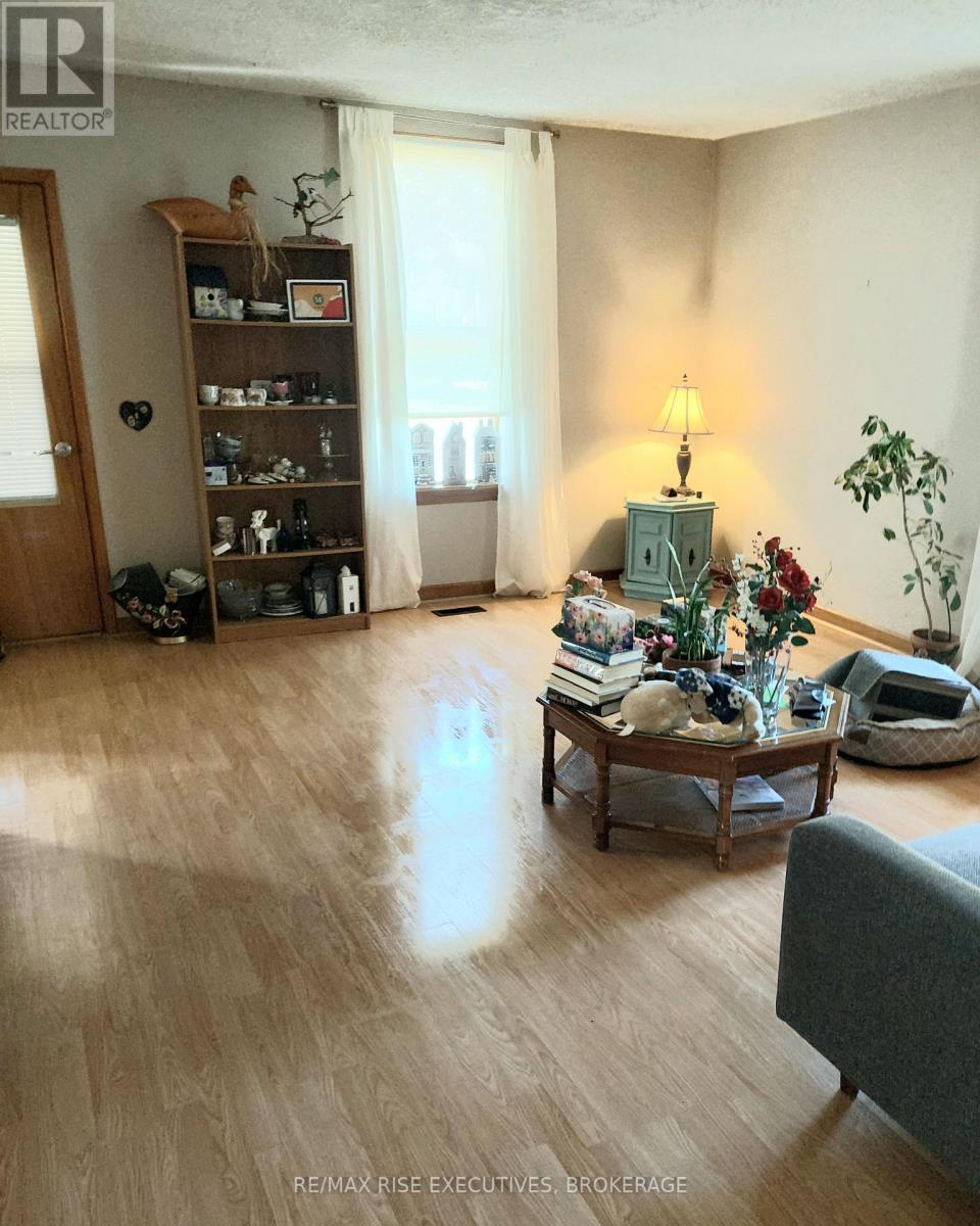 1041 Prince Street, Lansdowne Village, Ontario K0E 1L0 - Photo 4 - X12442354