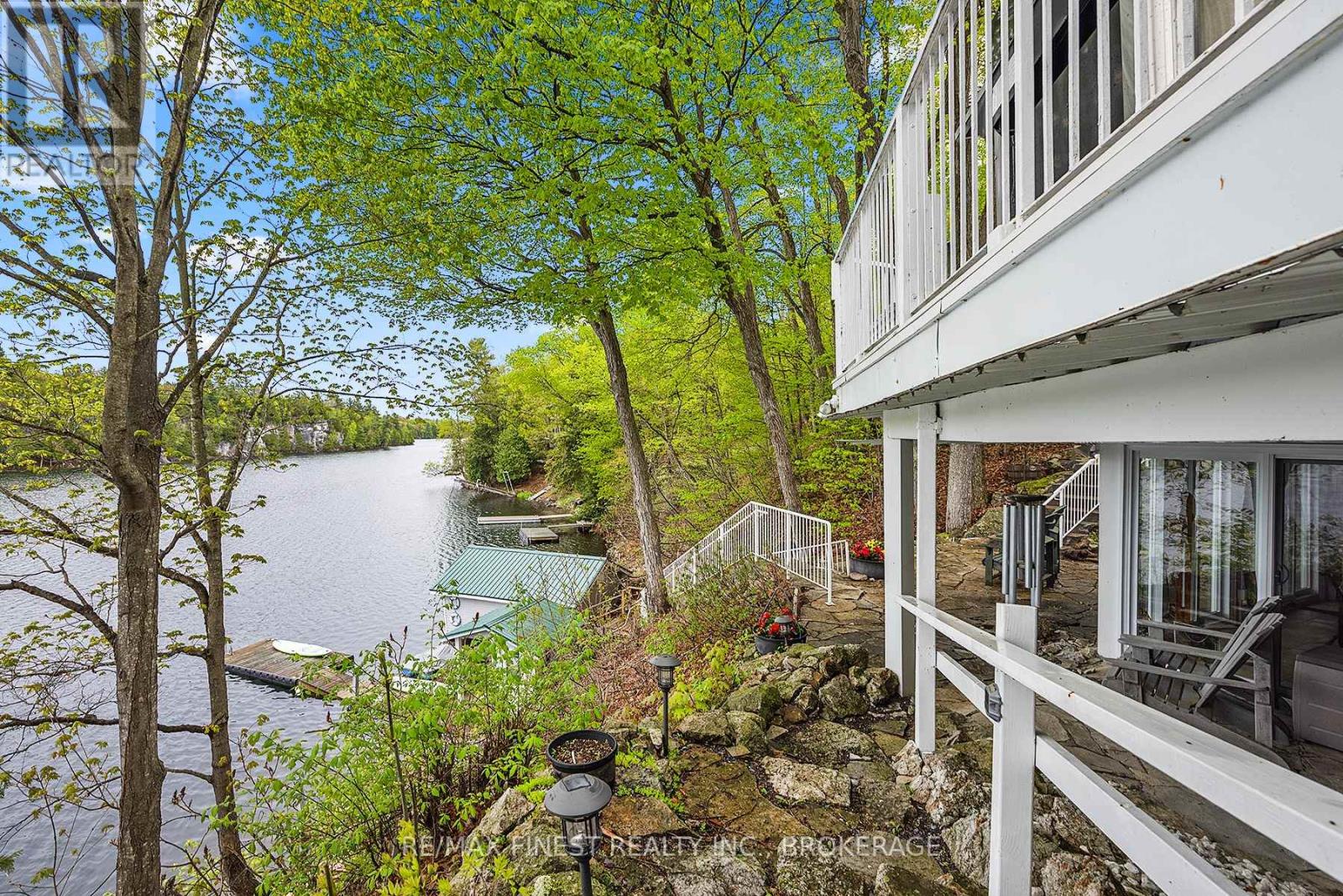 8126 Perth Road, South Frontenac, Ontario K0H 2L0 - Photo 11 - X12443582