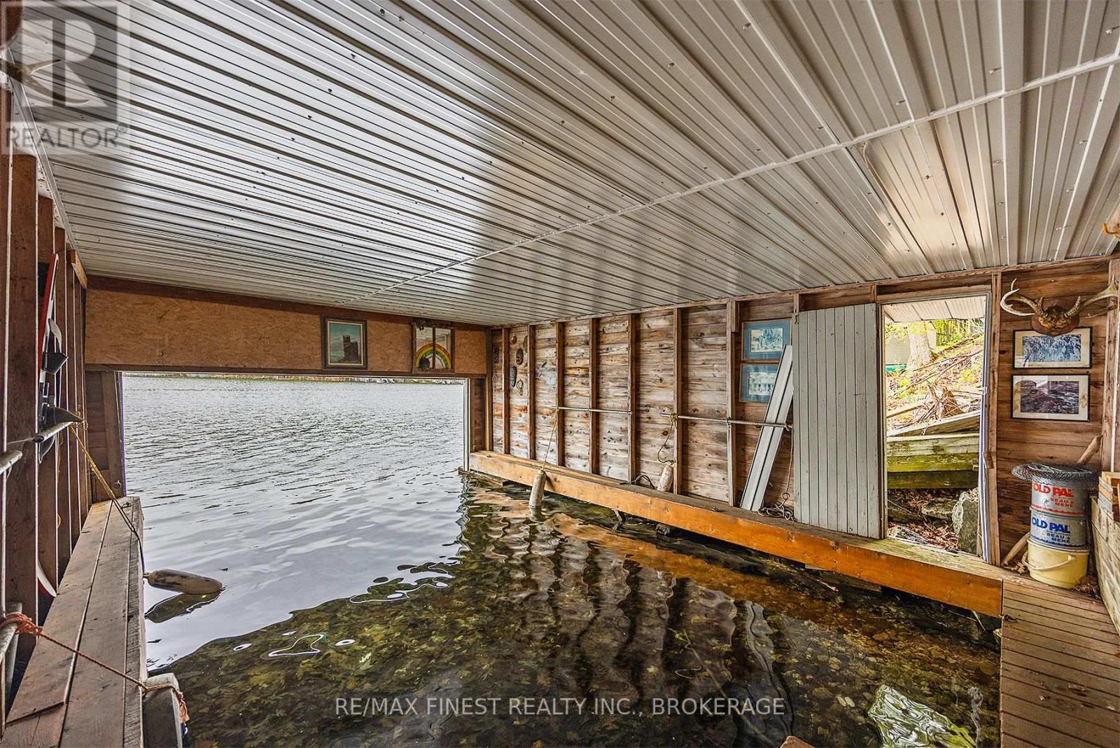 8126 Perth Road, South Frontenac, Ontario K0H 2L0 - Photo 15 - X12443582