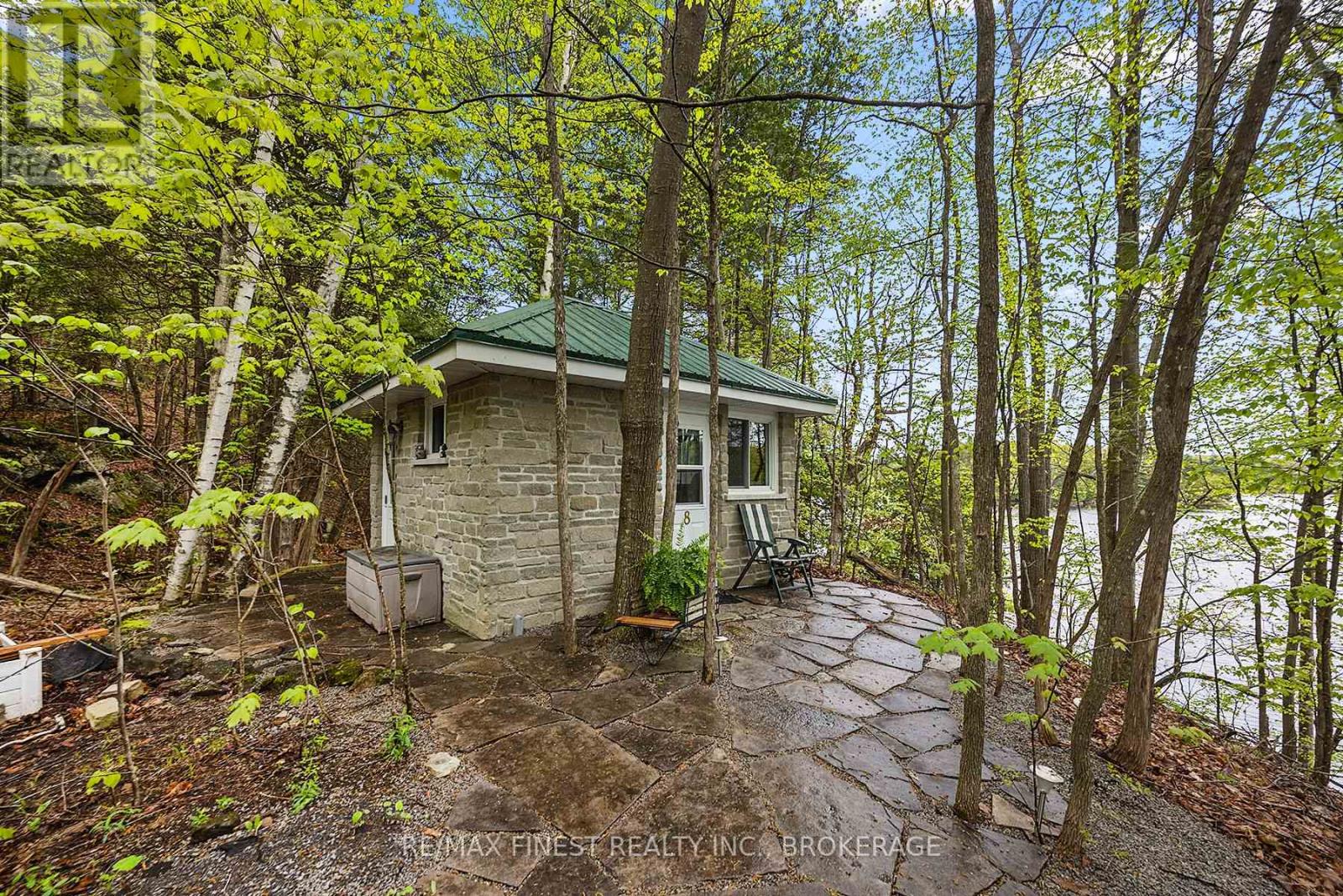 8126 Perth Road, South Frontenac, Ontario K0H 2L0 - Photo 17 - X12443582