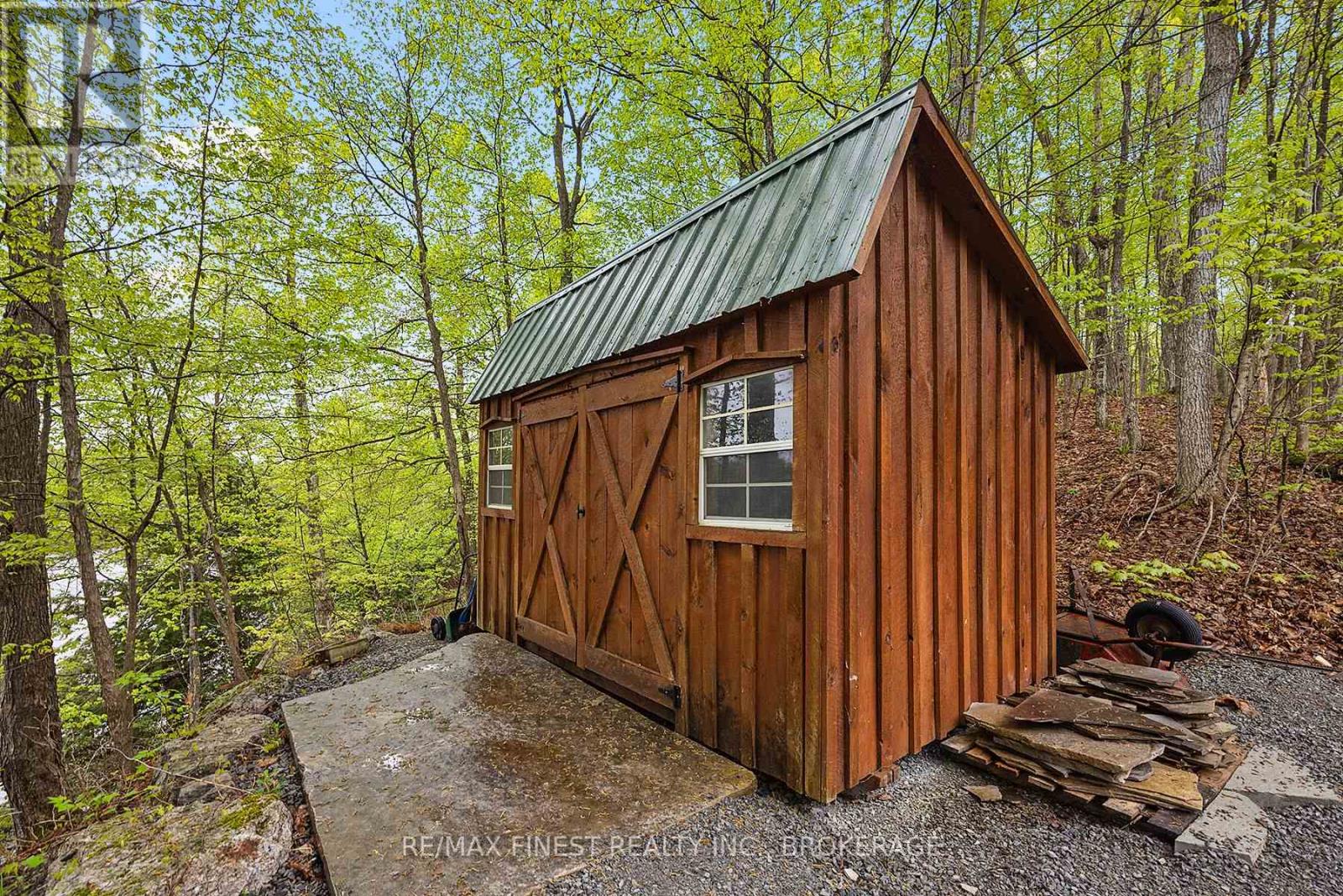 8126 Perth Road, South Frontenac, Ontario K0H 2L0 - Photo 19 - X12443582