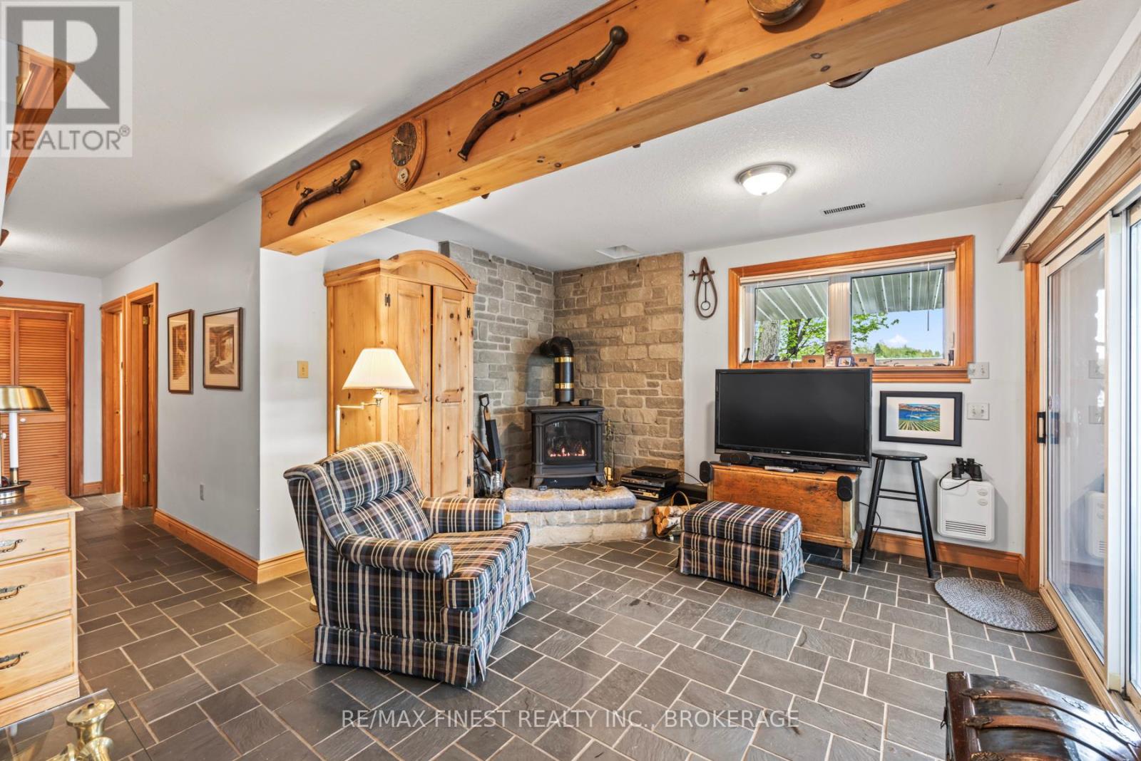 8126 Perth Road, South Frontenac, Ontario K0H 2L0 - Photo 27 - X12443582