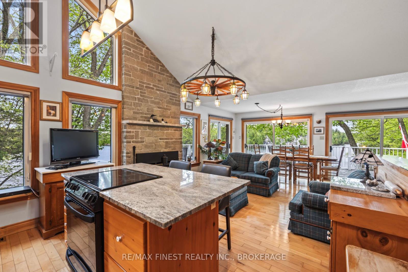 8126 Perth Road, South Frontenac, Ontario K0H 2L0 - Photo 34 - X12443582