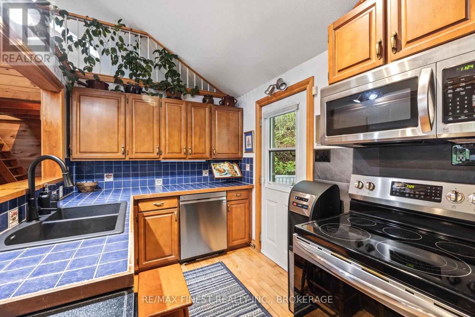 8126 Perth Road, South Frontenac, Ontario K0H 2L0 - Photo 35 - X12443582