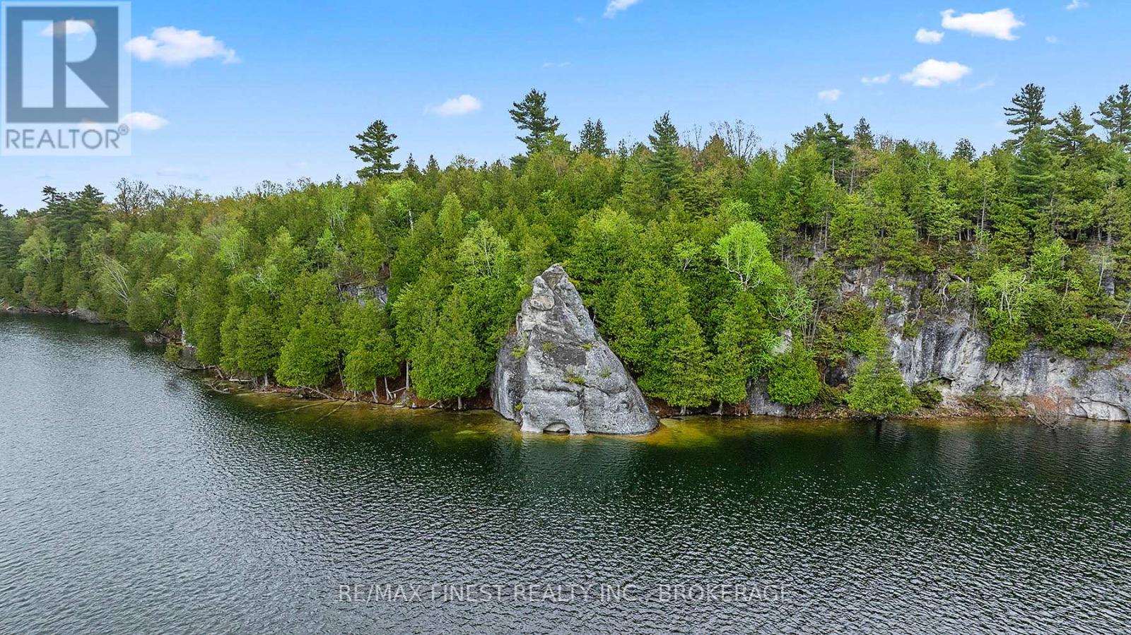 8126 Perth Road, South Frontenac, Ontario K0H 2L0 - Photo 4 - X12443582