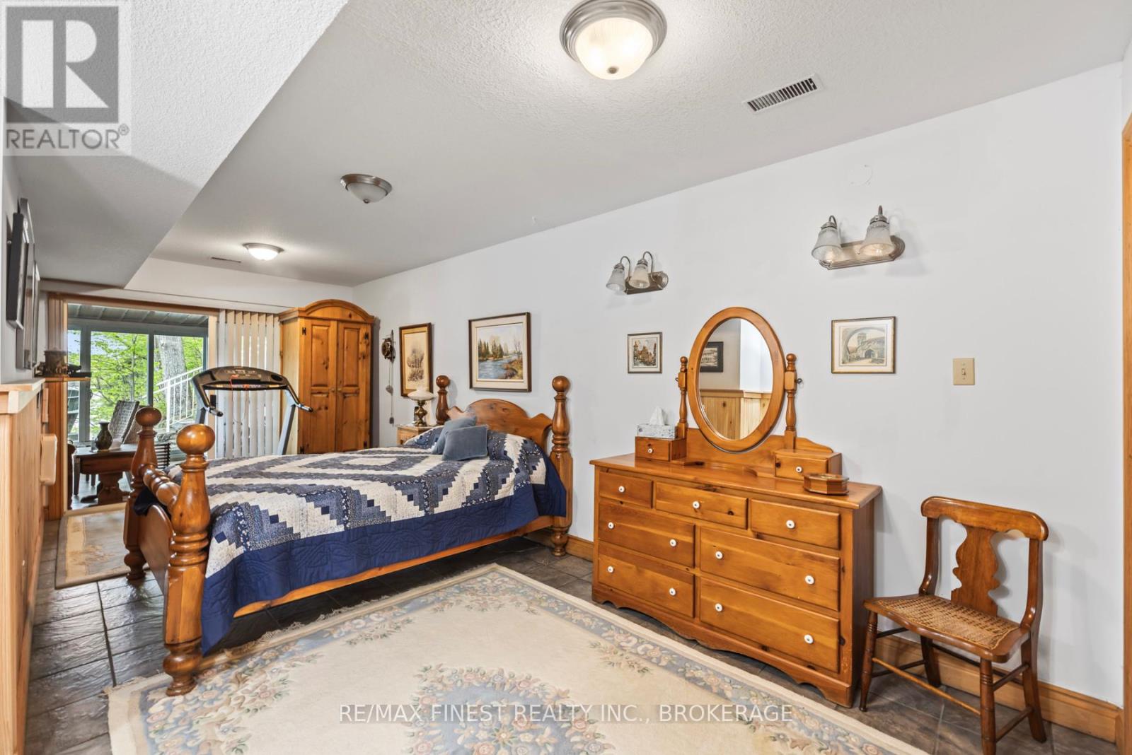 8126 Perth Road, South Frontenac, Ontario K0H 2L0 - Photo 45 - X12443582