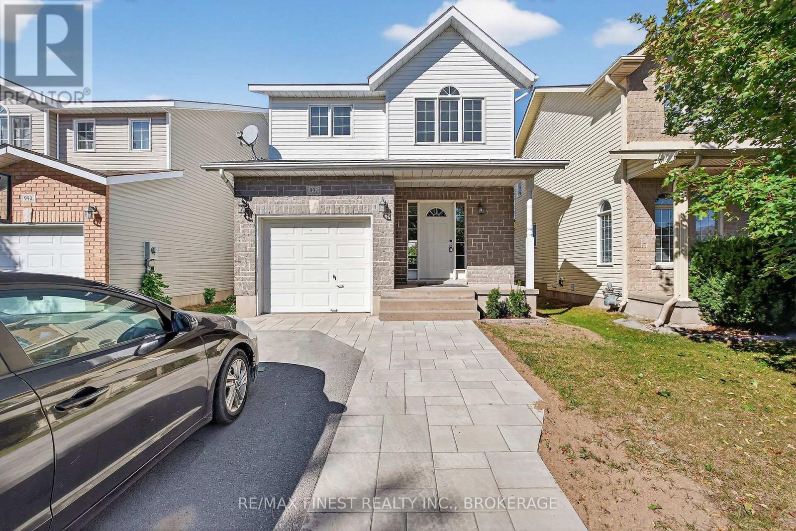 992 BLUFFWOOD AVENUE, Kingston, Ontario