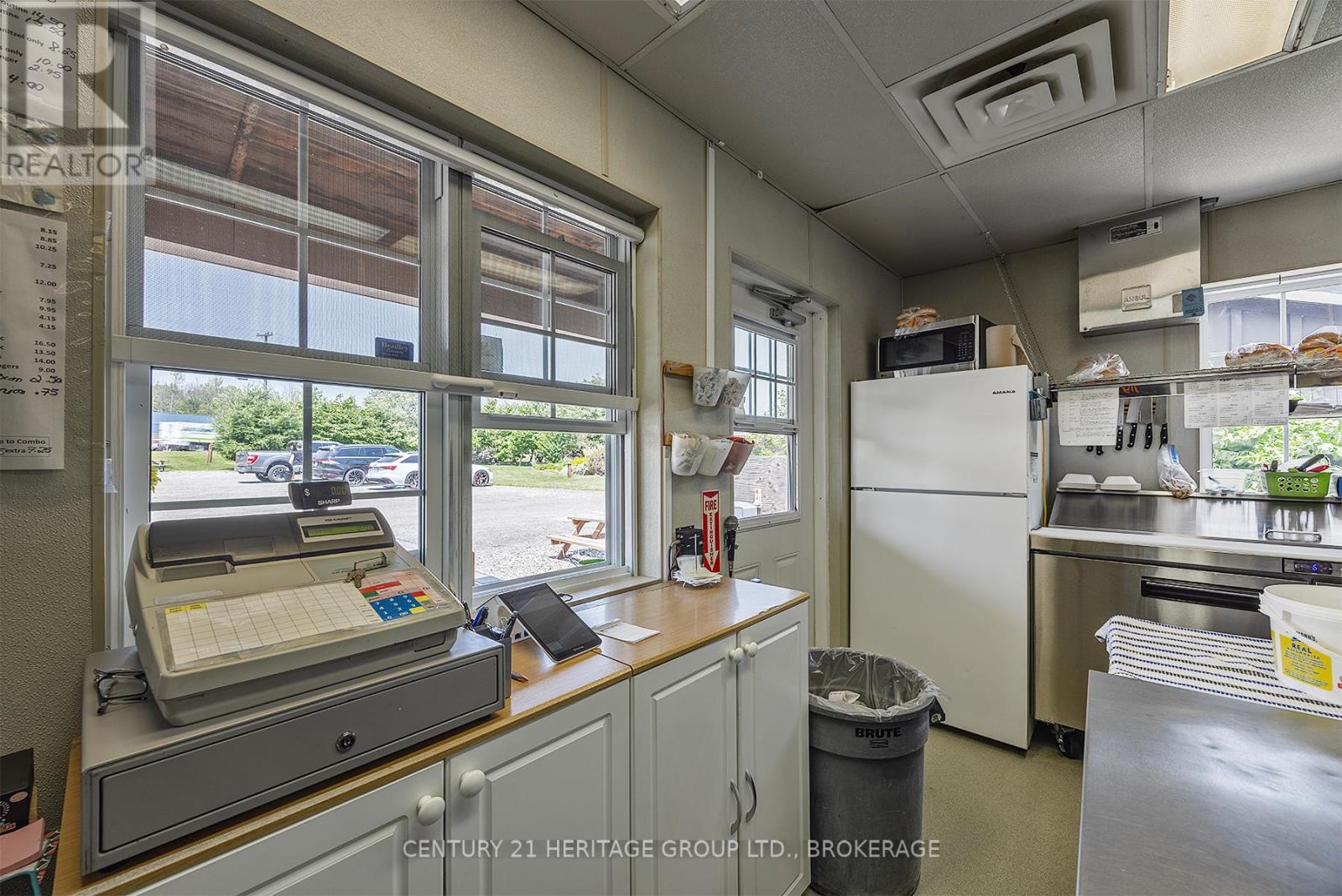 3756 County Road 3, Leeds And The Thousand Islands, Ontario K0K 1N0 - Photo 27 - X12444971