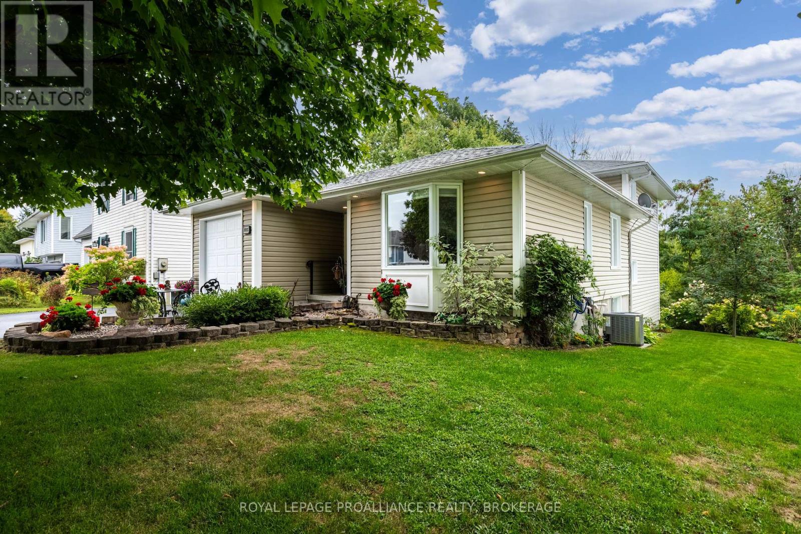 605 ARTHUR STREET, Gananoque, Ontario