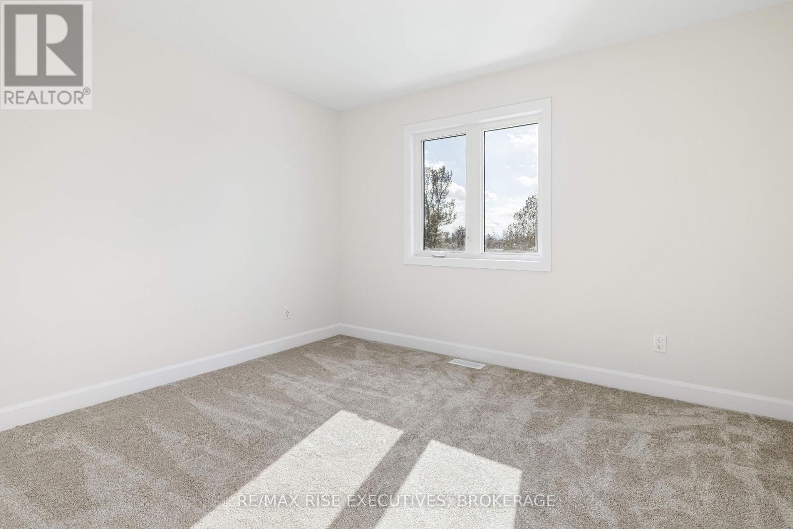 32 Erie Court, Loyalist, Ontario  K7N 0E3 - Photo 17 - X12447985