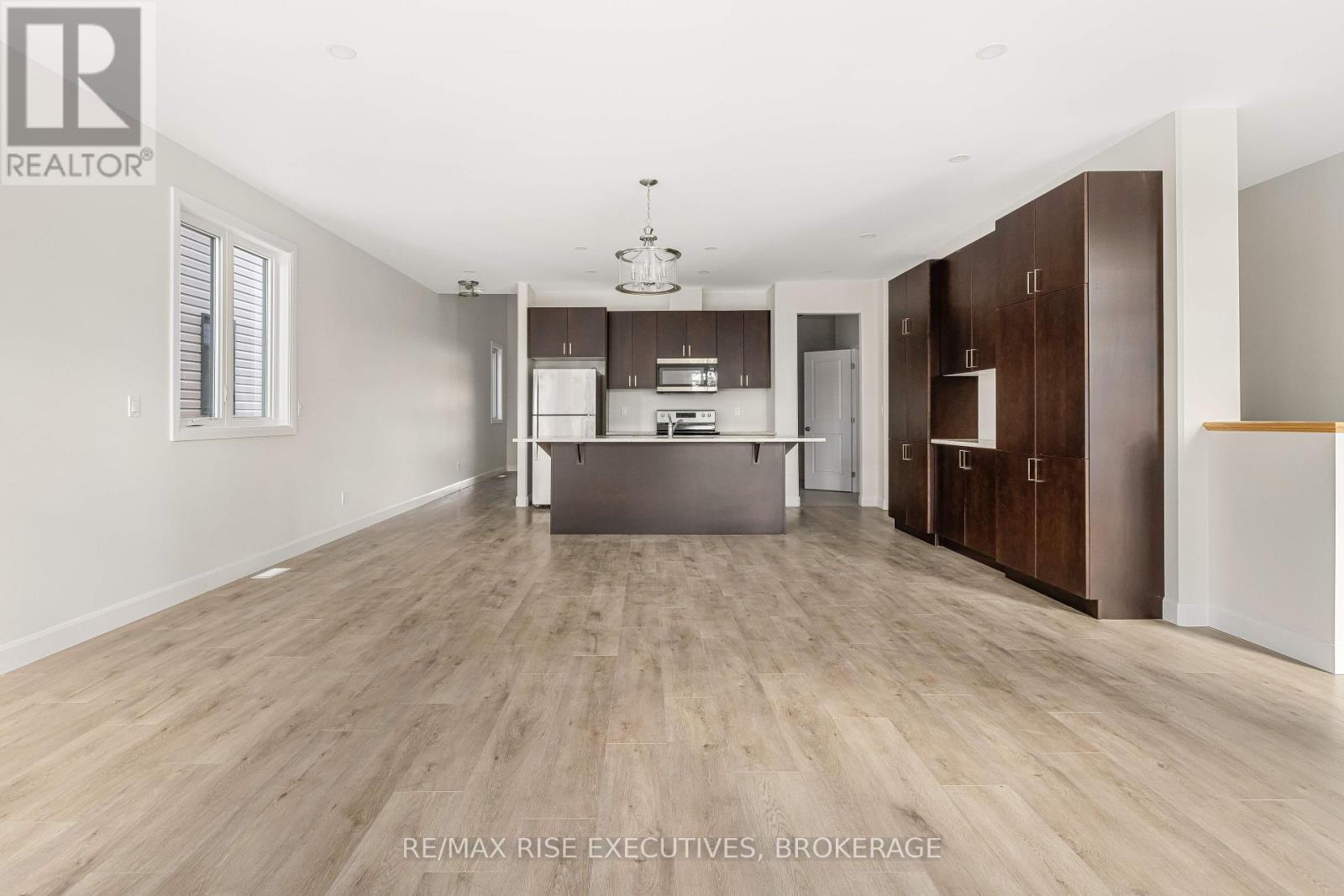 32 Erie Court, Loyalist, Ontario  K7N 0E3 - Photo 4 - X12447985