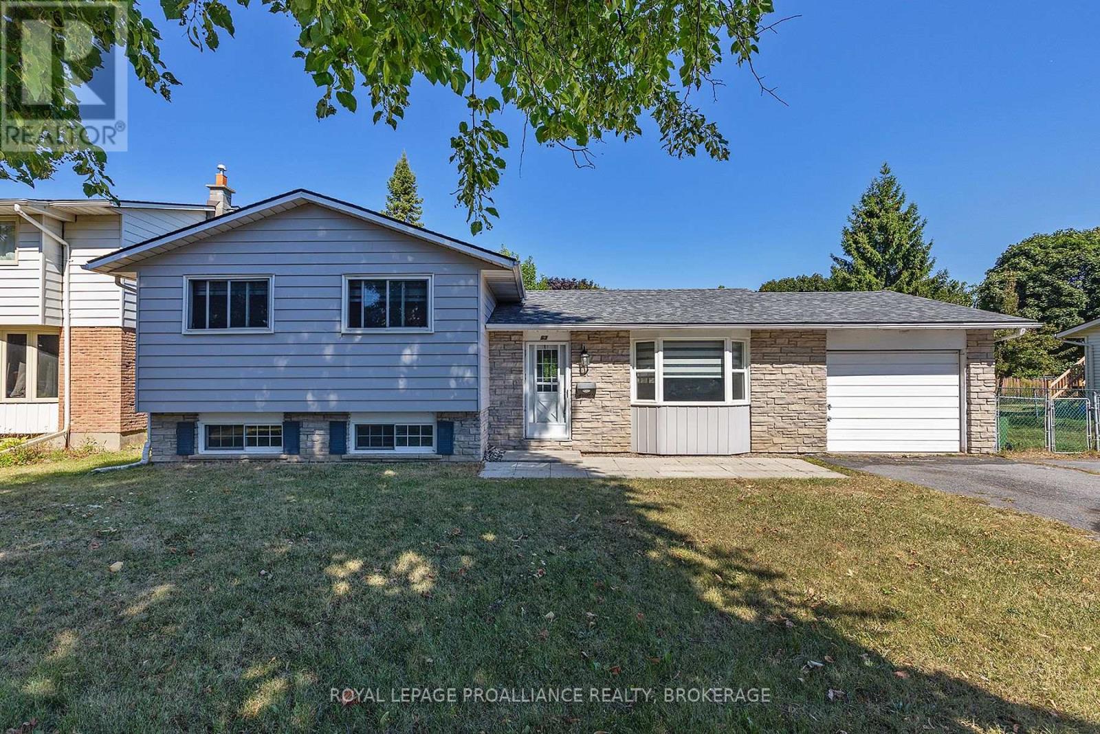 63 Old Oak Road, Kingston, Ontario K7M 6X2 - Photo 1 - X12448609