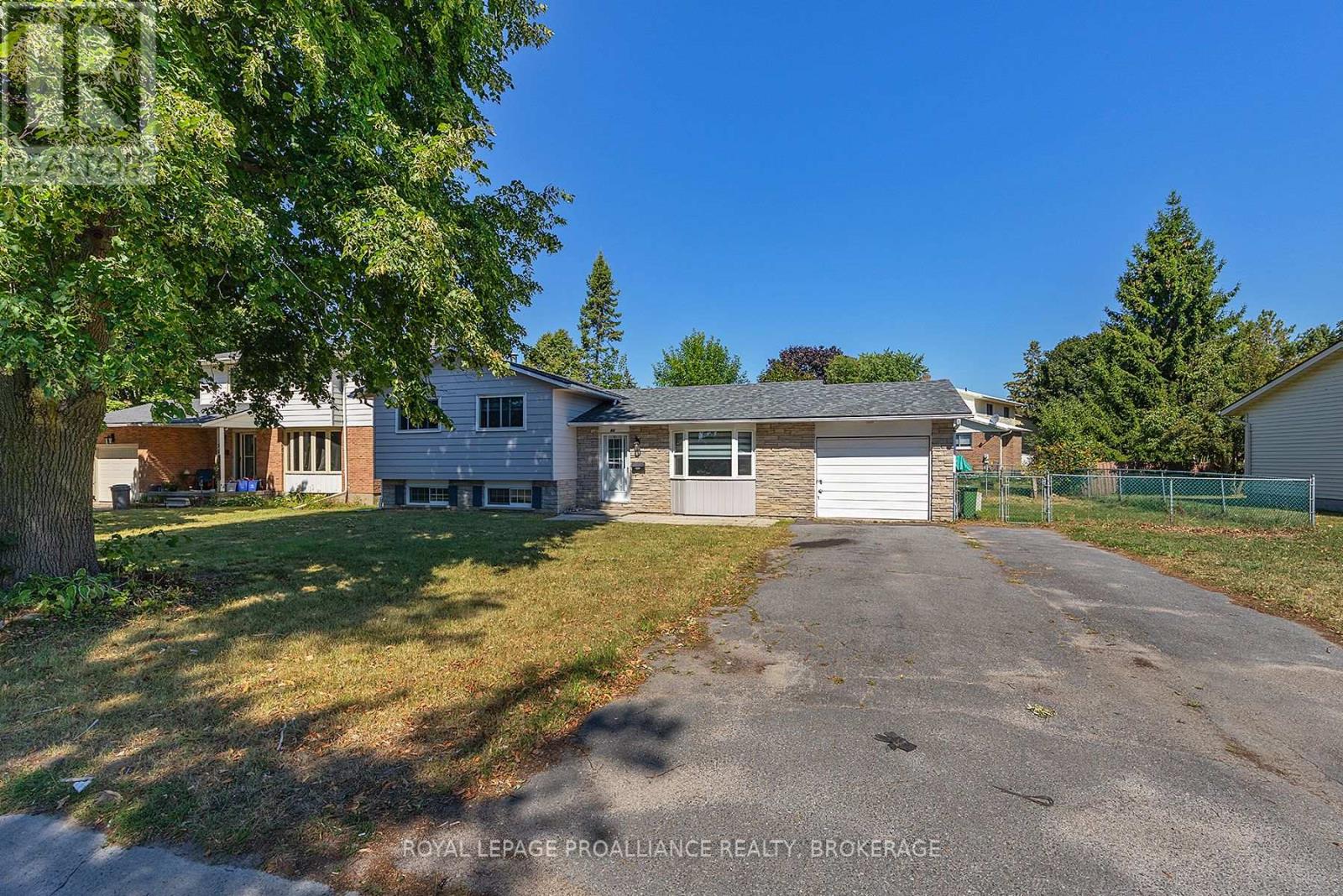 63 Old Oak Road, Kingston, Ontario K7M 6X2 - Photo 3 - X12448609