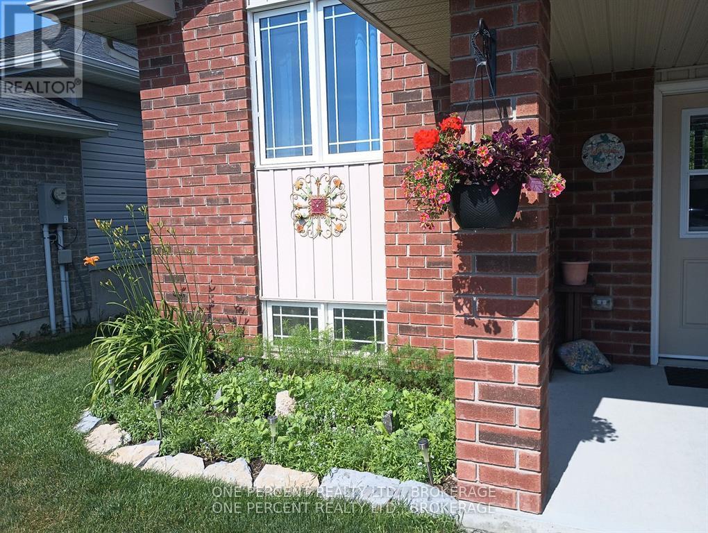 163 Greenhill Lane, Belleville, Ontario K8N 0C7 - Photo 6 - X12451141