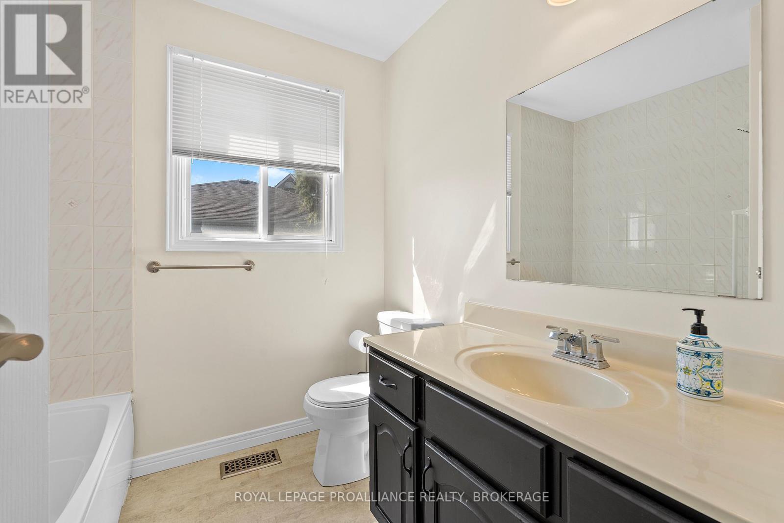 50 Davey Crescent, Loyalist, Ontario  K7N 1X7 - Photo 26 - X12453639