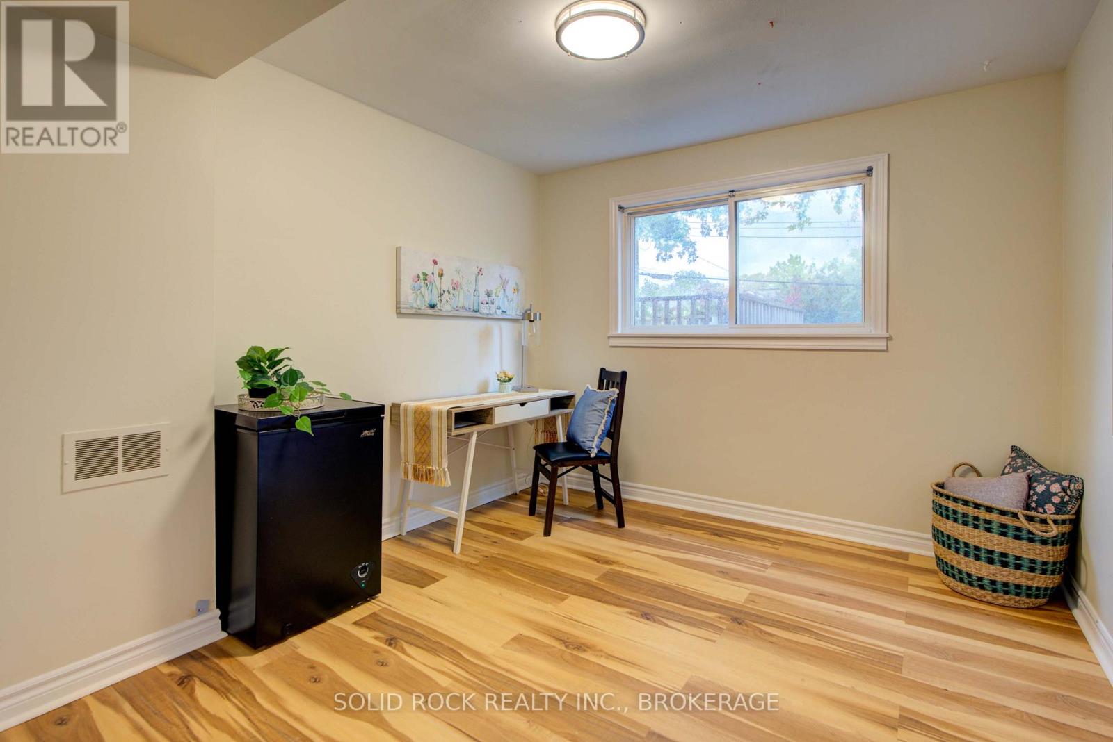 82 Queen Mary Road, Kingston, Ontario  K7M 2A5 - Photo 5 - X12453723