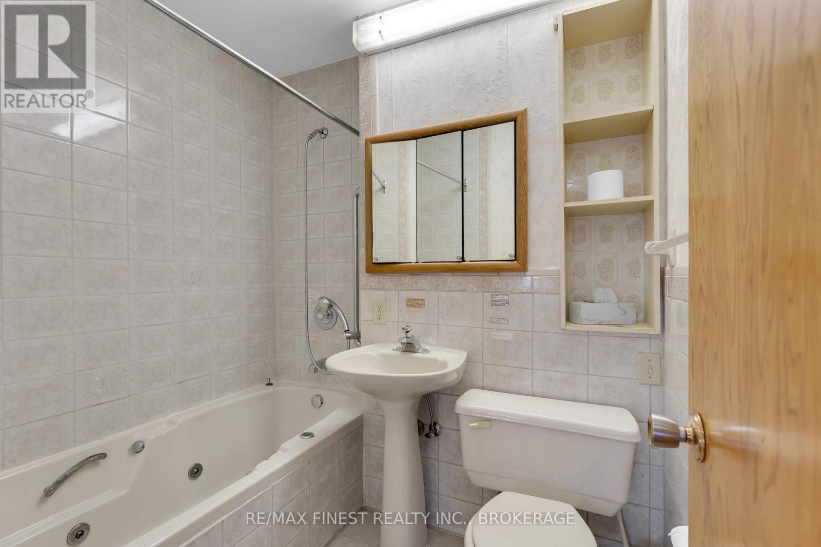 85 Holland Crescent, Kingston, Ontario  K7M 2V7 - Photo 25 - X12454129