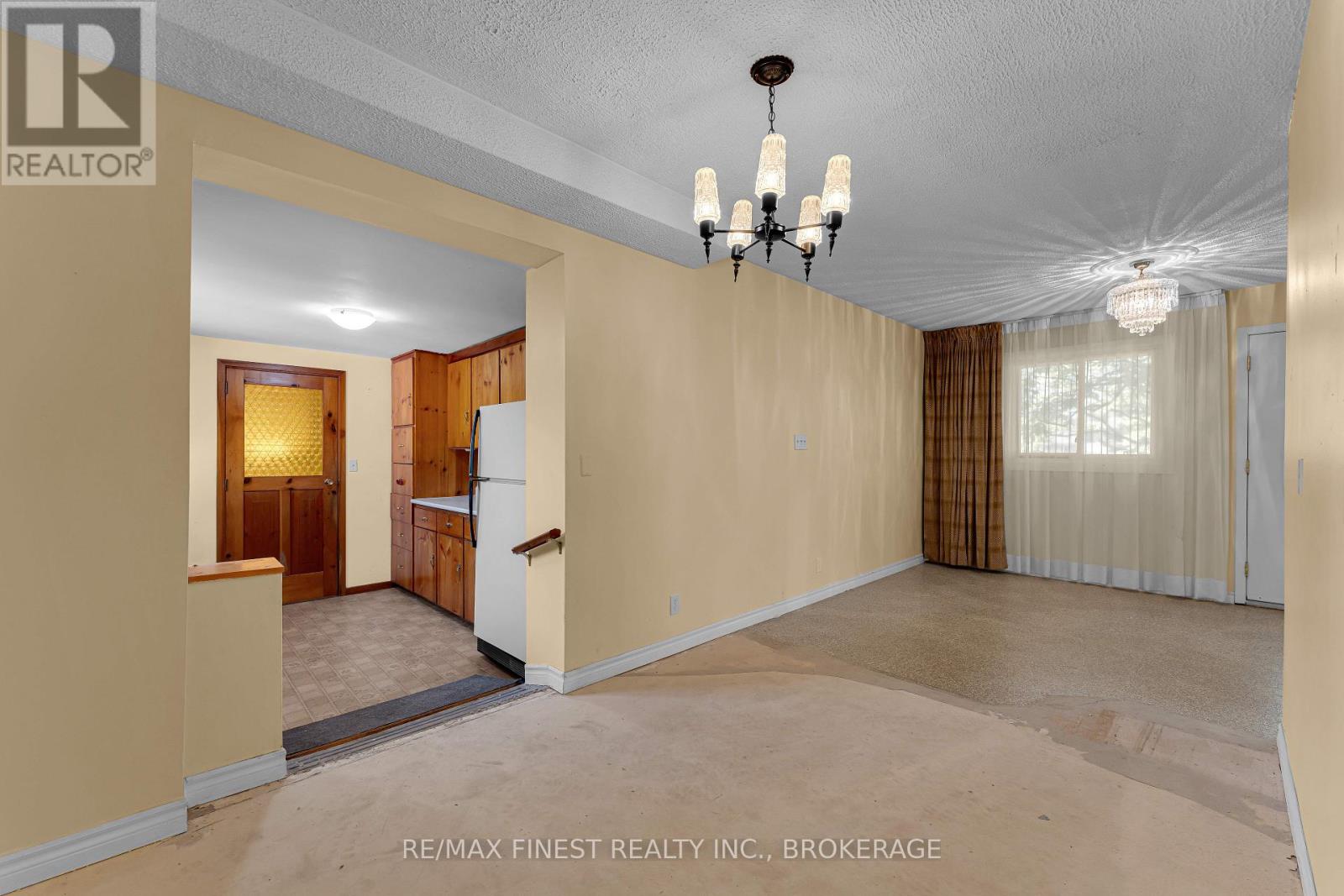 85 Holland Crescent, Kingston, Ontario  K7M 2V7 - Photo 8 - X12454129