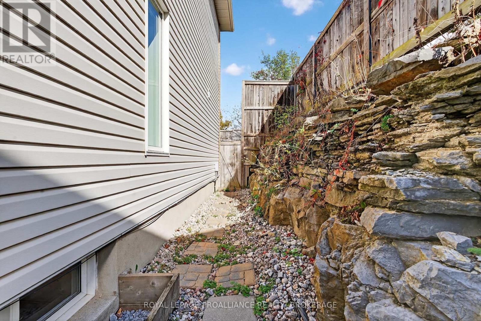 1974 Geology Trail, Kingston, Ontario K7M 9H5 - Photo 34 - X12454206