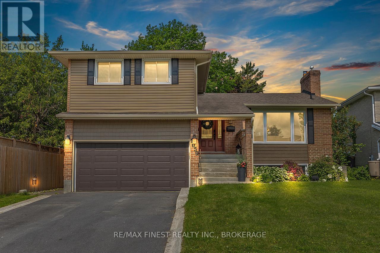 1059 PEMBRIDGE CRESCENT, Kingston, Ontario