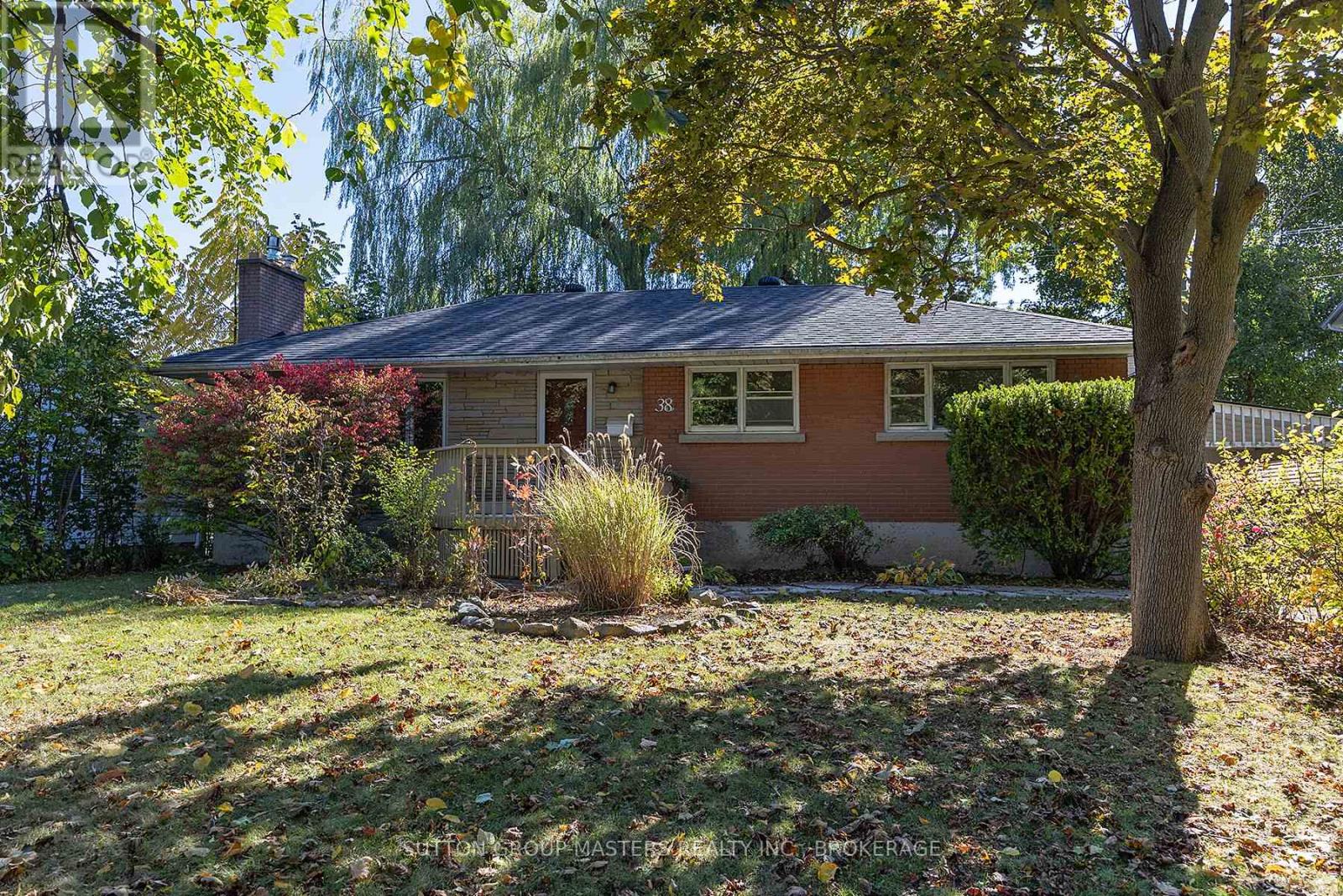 38 WATTS CRESCENT, Kingston, Ontario