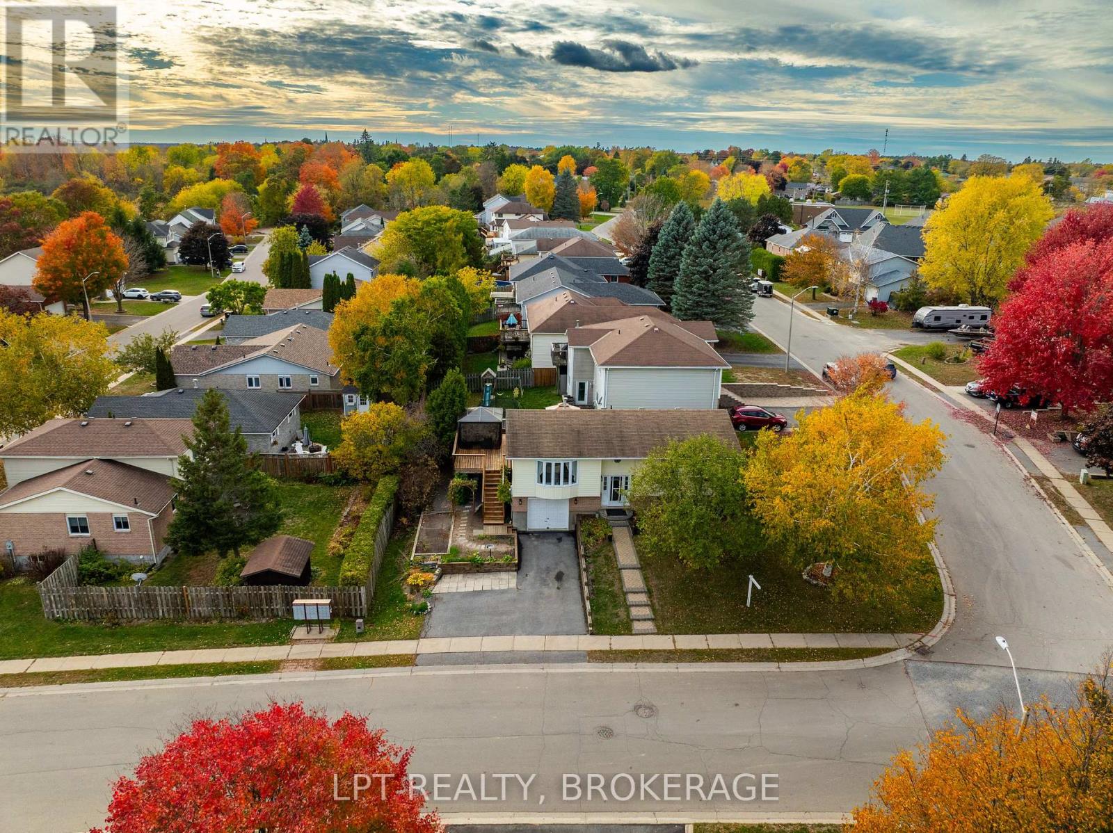 697 MACDONALD DRIVE, Gananoque, Ontario