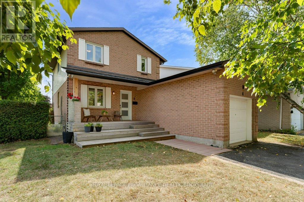 4 GLENAIRE MEWS, Kingston, Ontario