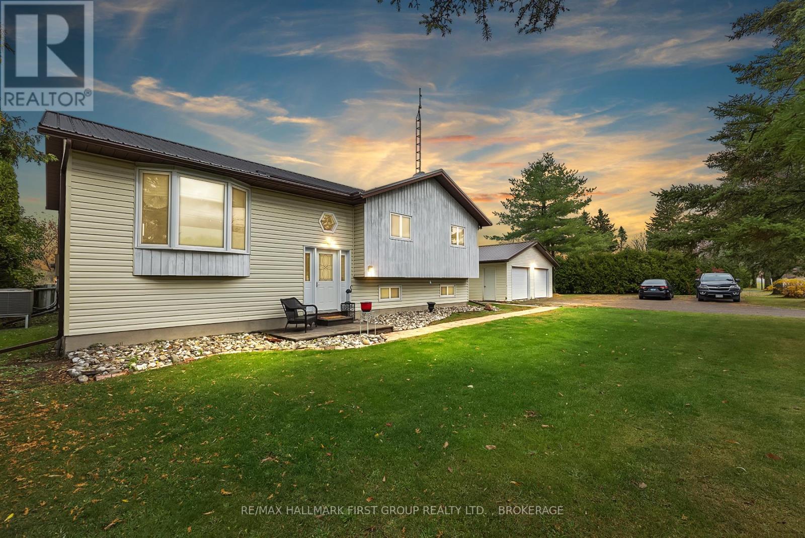 810 COUNTY 2 ROAD, Front of Leeds & Seeleys Bay, Ontario