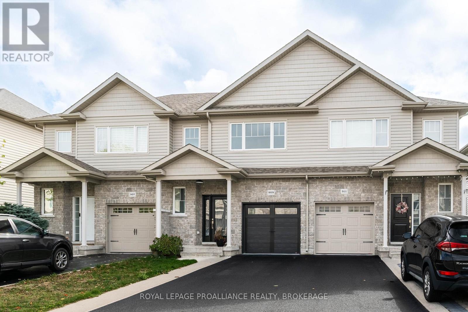 909 BLOSSOM STREET, Kingston, Ontario