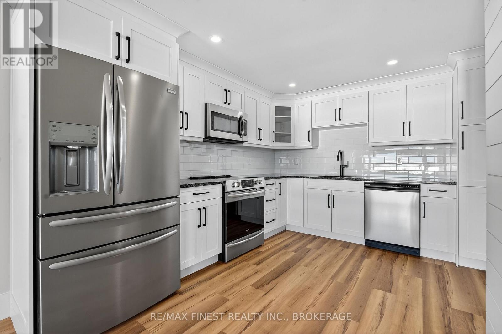 103 - 110 Bayshore Drive, Loyalist, Ontario K0H 1G0 - Photo 17 - X12502896