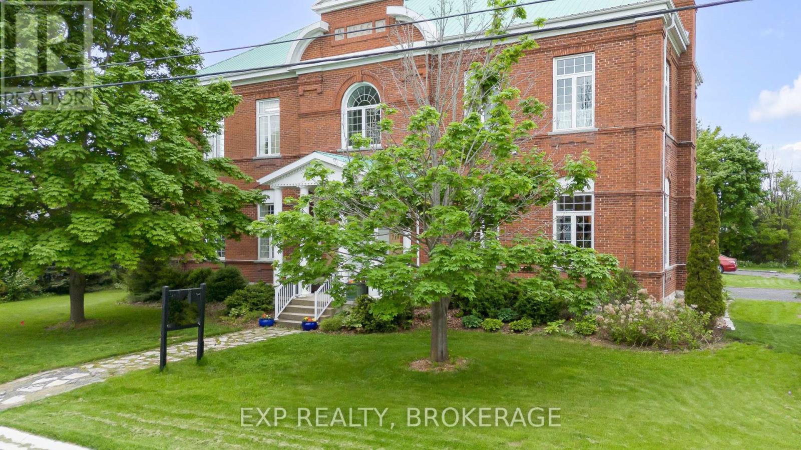 11 Cross Street, Loyalist, Ontario K0H 2H0 - Photo 3 - X12506900