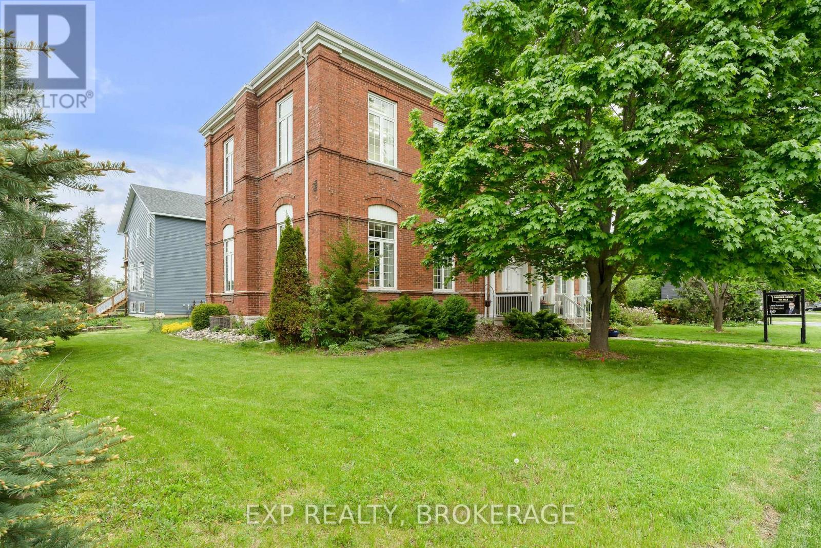 11 Cross Street, Loyalist, Ontario K0H 2H0 - Photo 4 - X12506900
