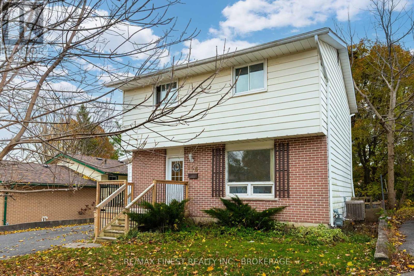 136 CALDERWOOD DRIVE, Kingston, Ontario