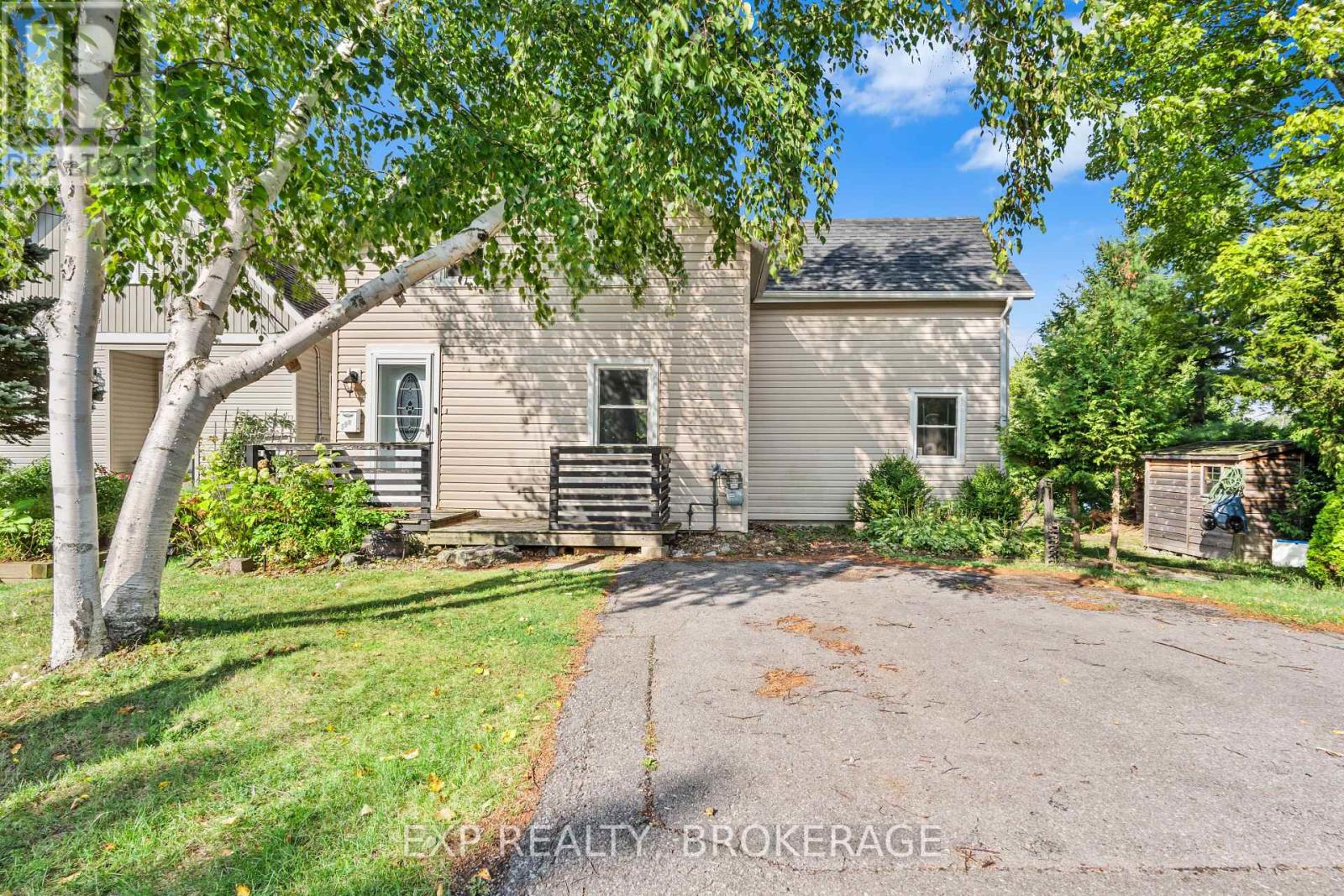 590 QUEEN STREET, Gananoque, Ontario