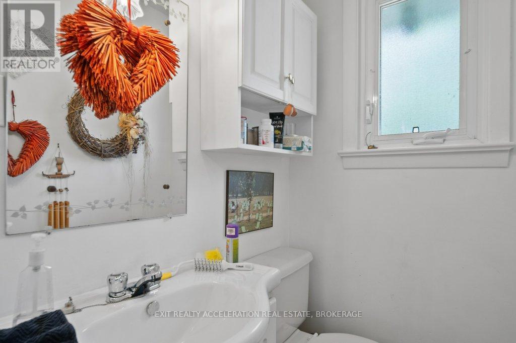 400 Dundas Street W, Greater Napanee, Ontario K7R 2B7 - Photo 17 - X12652776