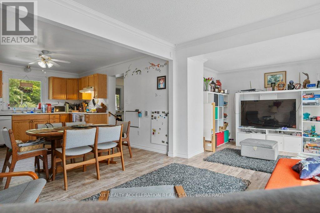 400 Dundas Street W, Greater Napanee, Ontario K7R 2B7 - Photo 9 - X12652776