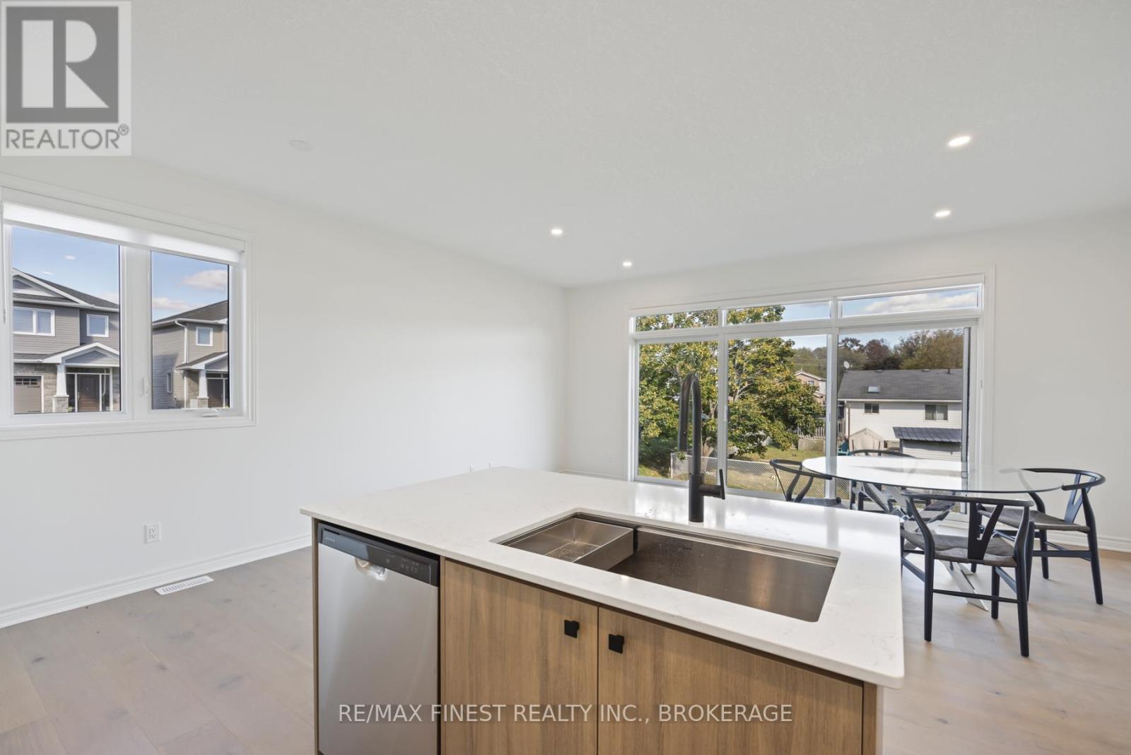 198 Heritage Park Drive, Greater Napanee, Ontario K7R 3X8 - Photo 15 - X12656416