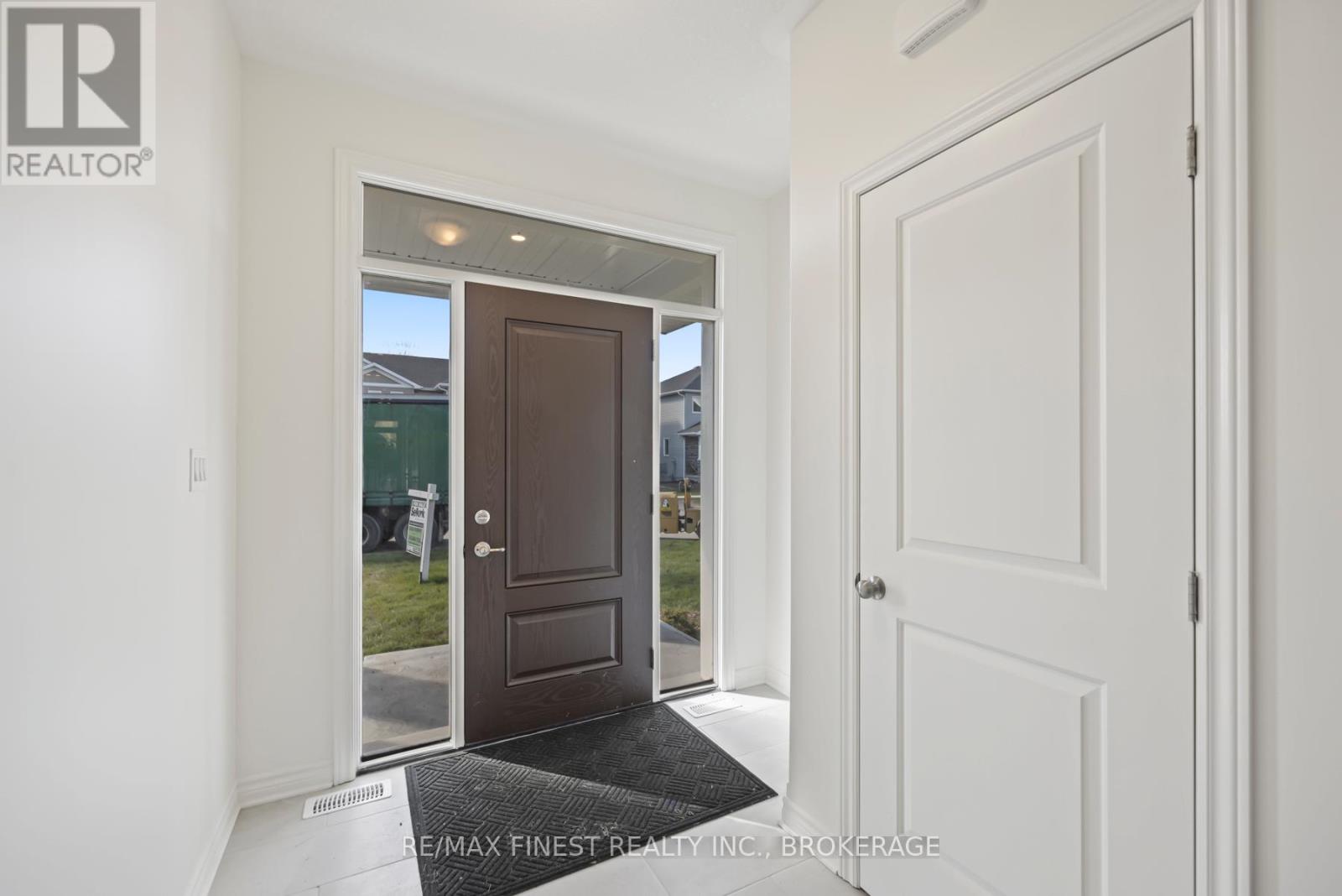 198 Heritage Park Drive, Greater Napanee, Ontario K7R 3X8 - Photo 4 - X12656416